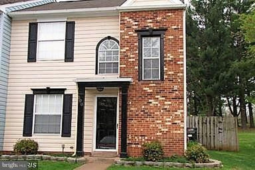 Great End unit Town Home with 2 Master Suites each with their own Full Bath! Large Fenced backyard, Washer/Dryer, and Wood Burning Fireplace.  Good commuter location just off Rt 29 near the town of Culpeper.  This one won't last long!