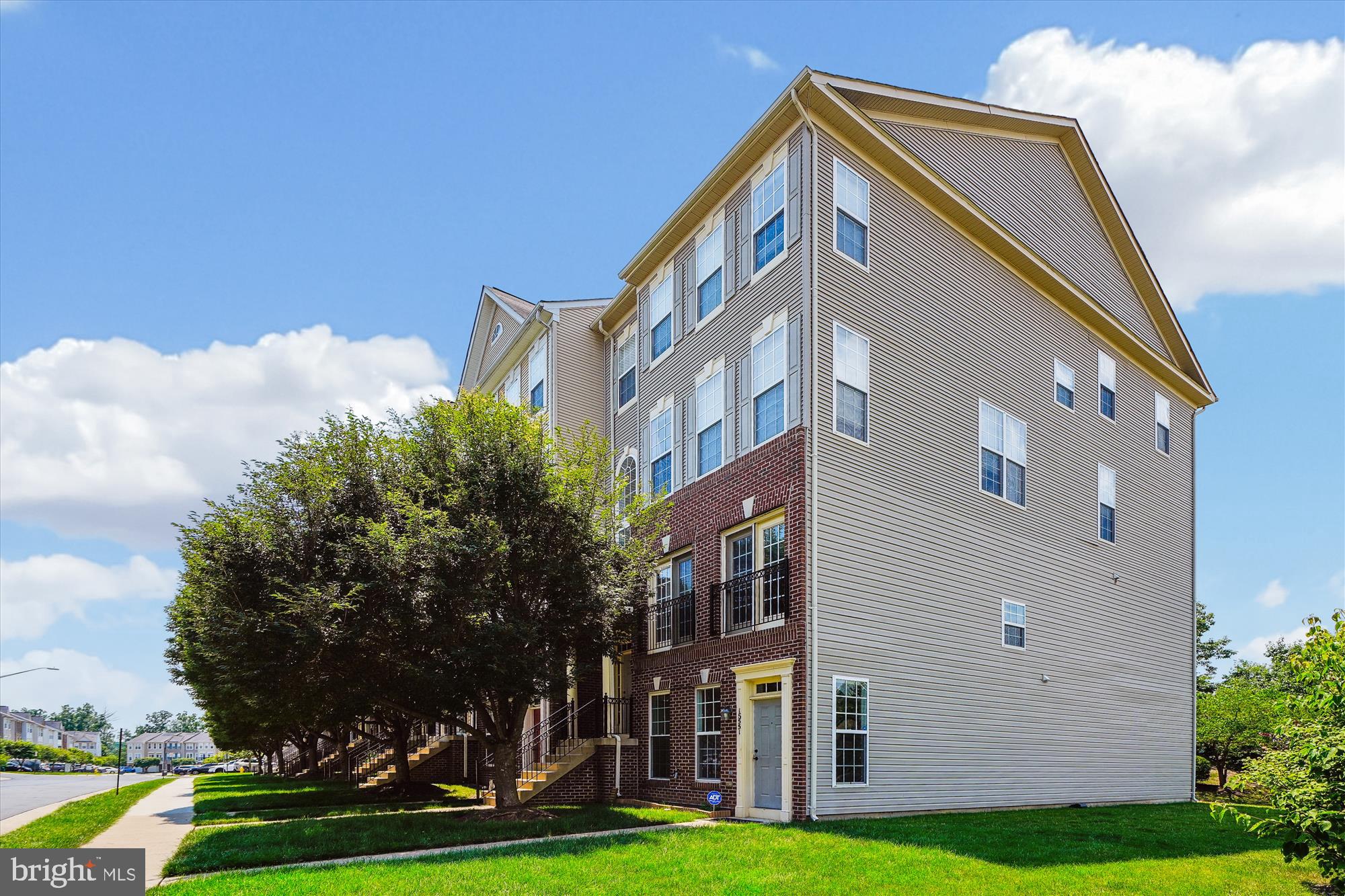 15551 JOHN DISKIN CIRCLE