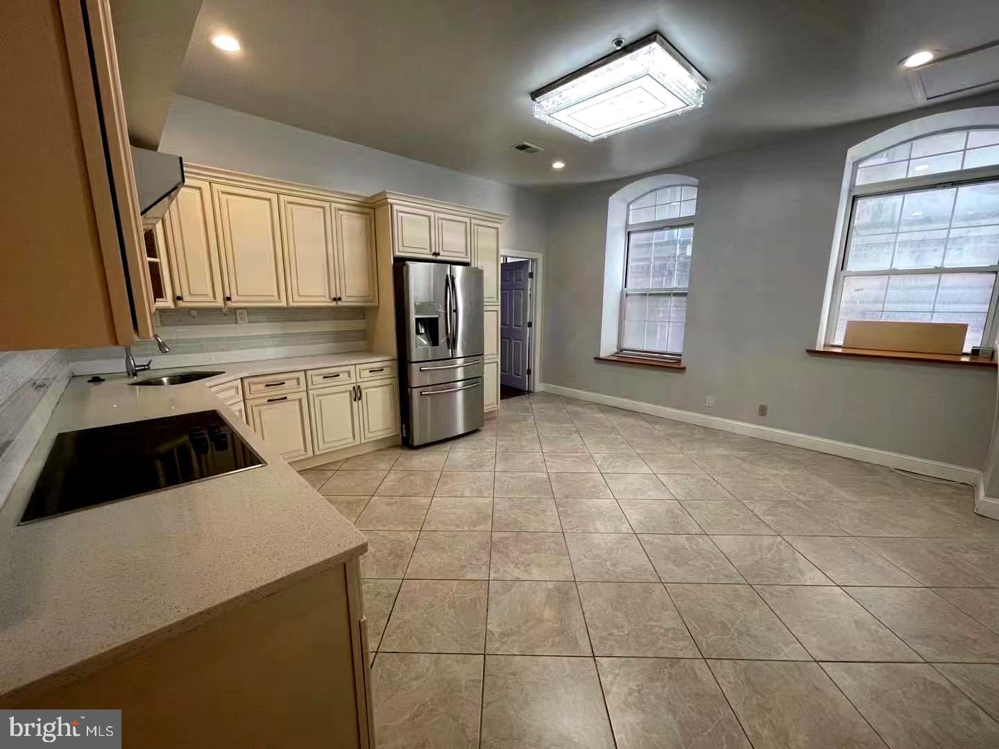 926 RACE STREET 28 4C