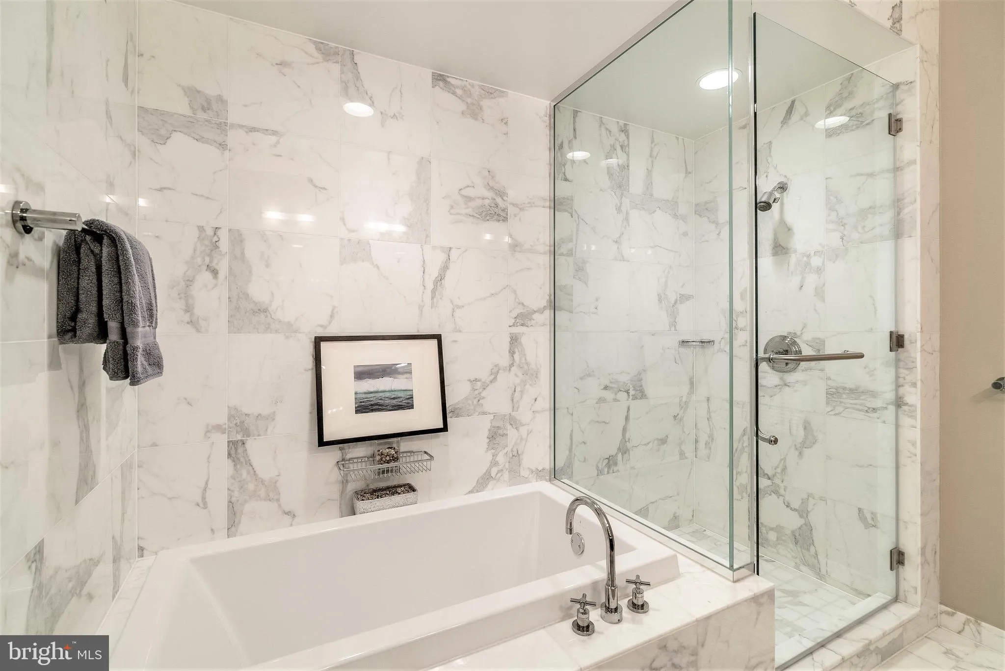 Philadelphia, Pennsylvania 19102, United States, 2 Bedrooms Bedrooms, ,2 BathroomsBathrooms,Residential,Active,149887