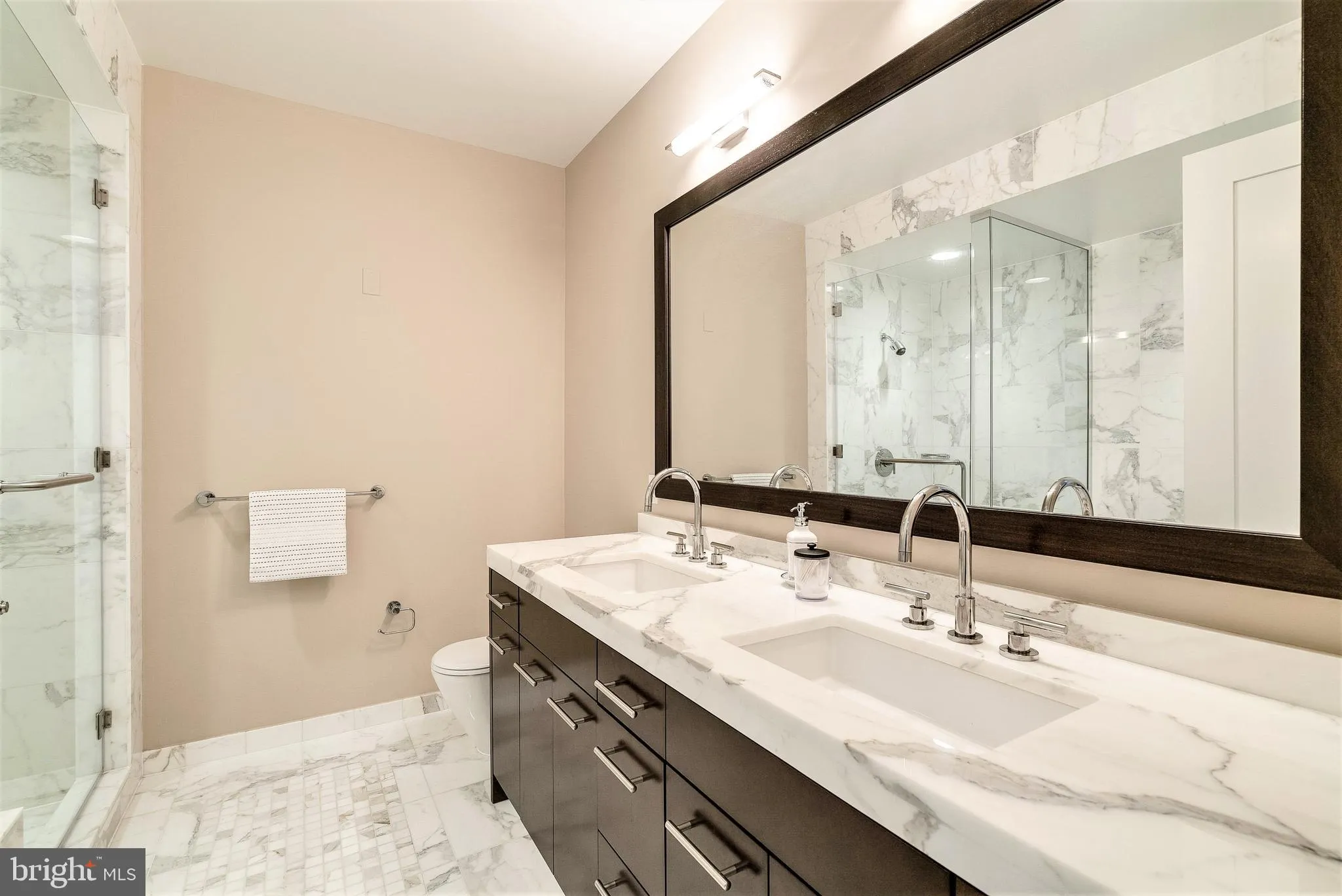 Philadelphia, Pennsylvania 19102, United States, 2 Bedrooms Bedrooms, ,2 BathroomsBathrooms,Residential,Active,149887