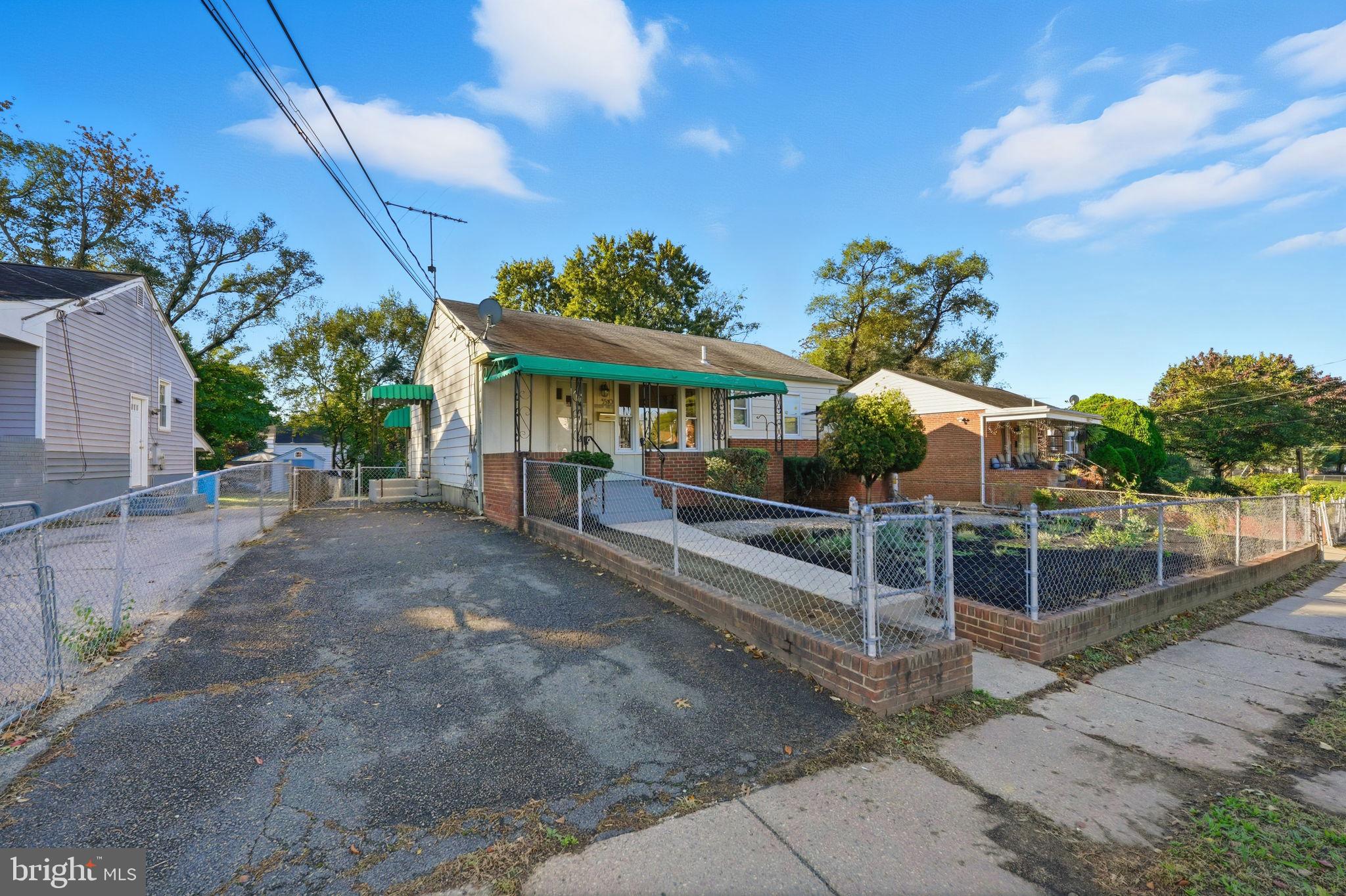 TEMPLETON MANOR - Residential