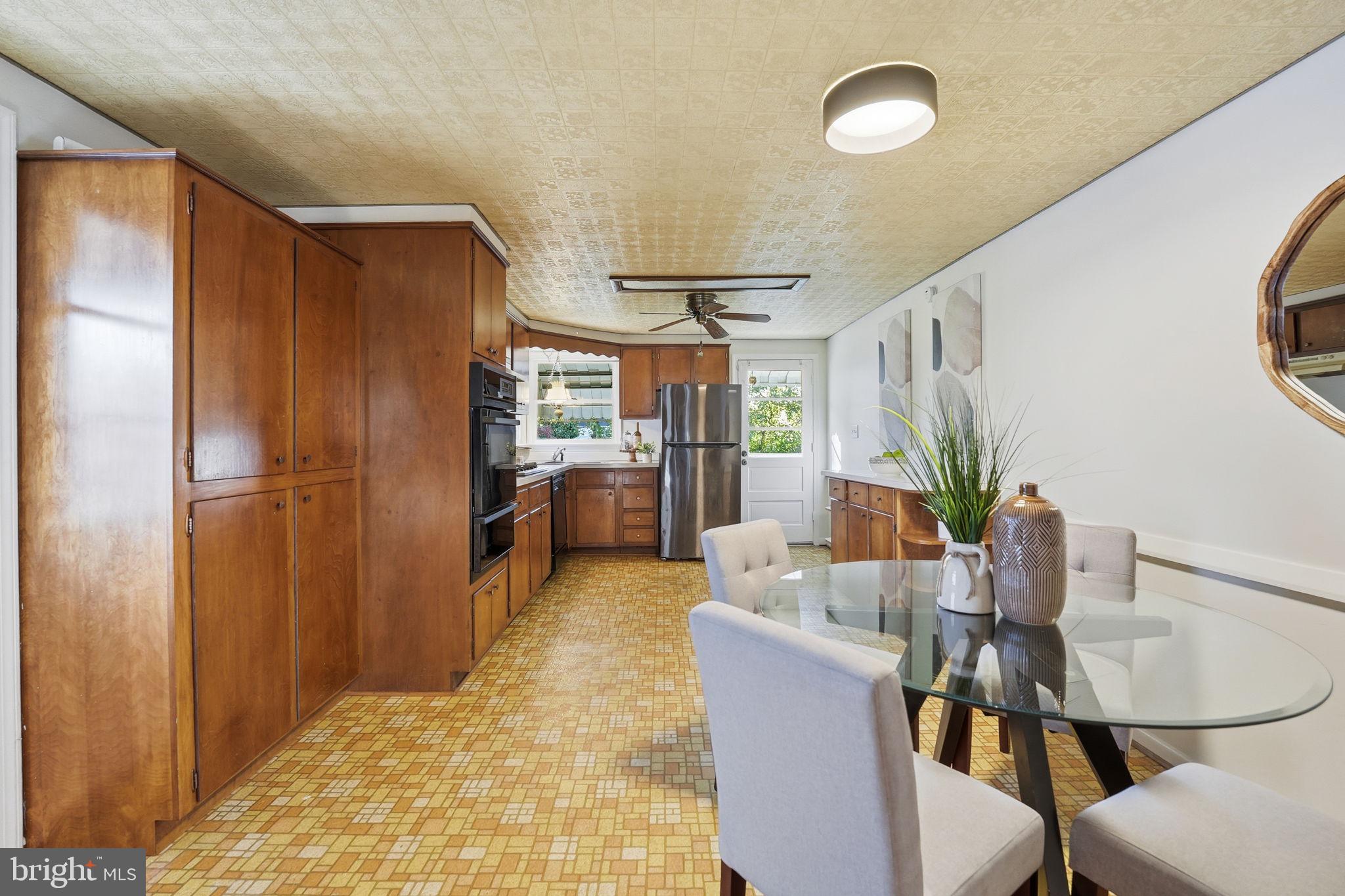 TEMPLETON MANOR - Residential