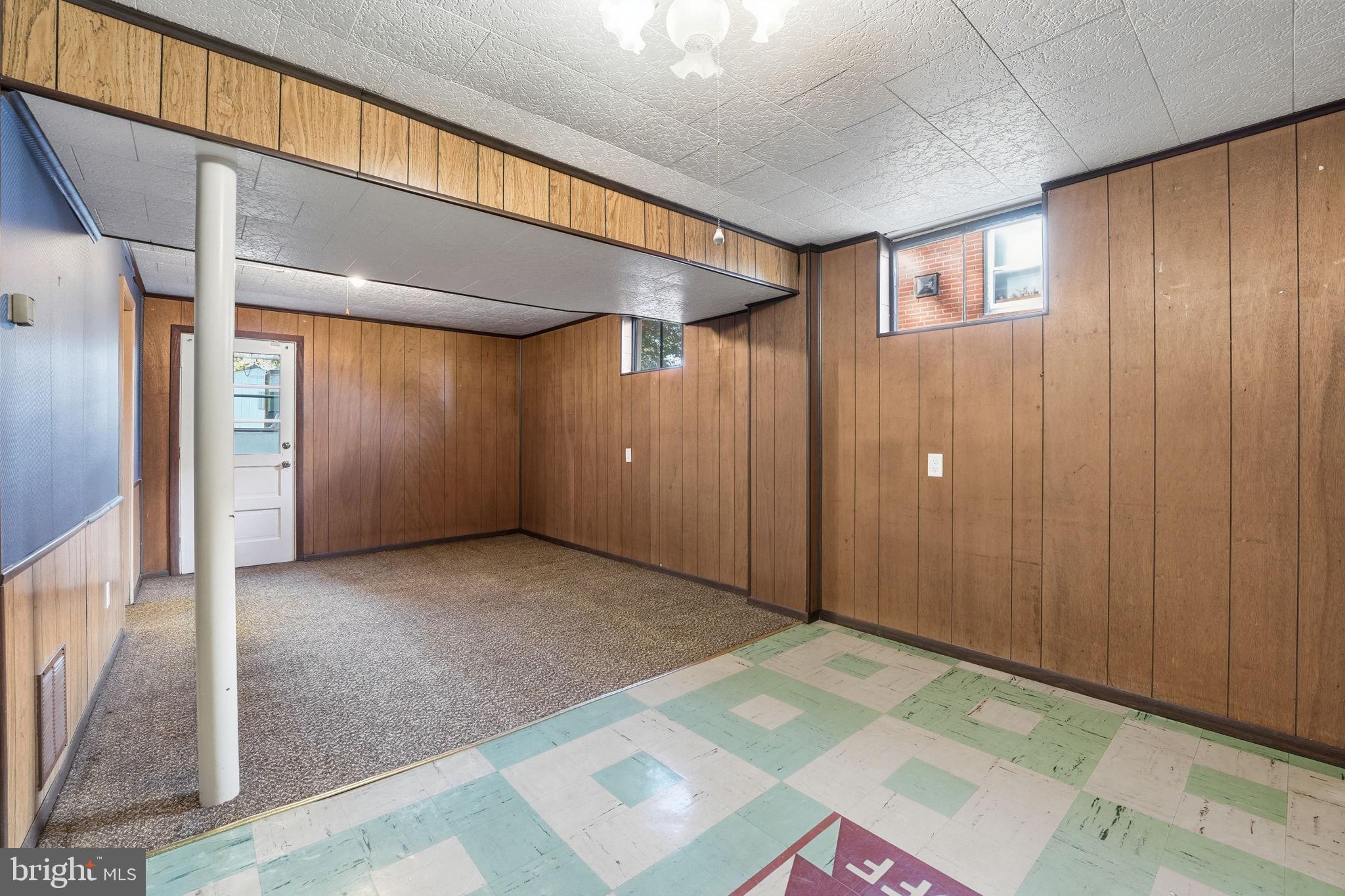 TEMPLETON MANOR - Residential