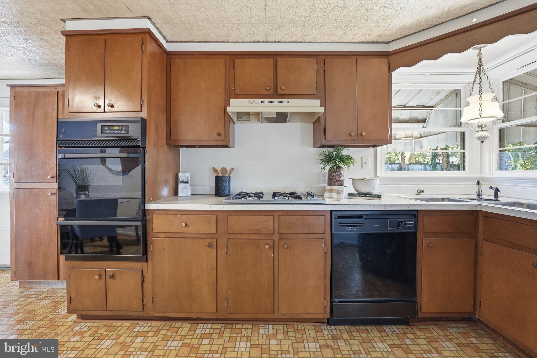 TEMPLETON MANOR - Residential