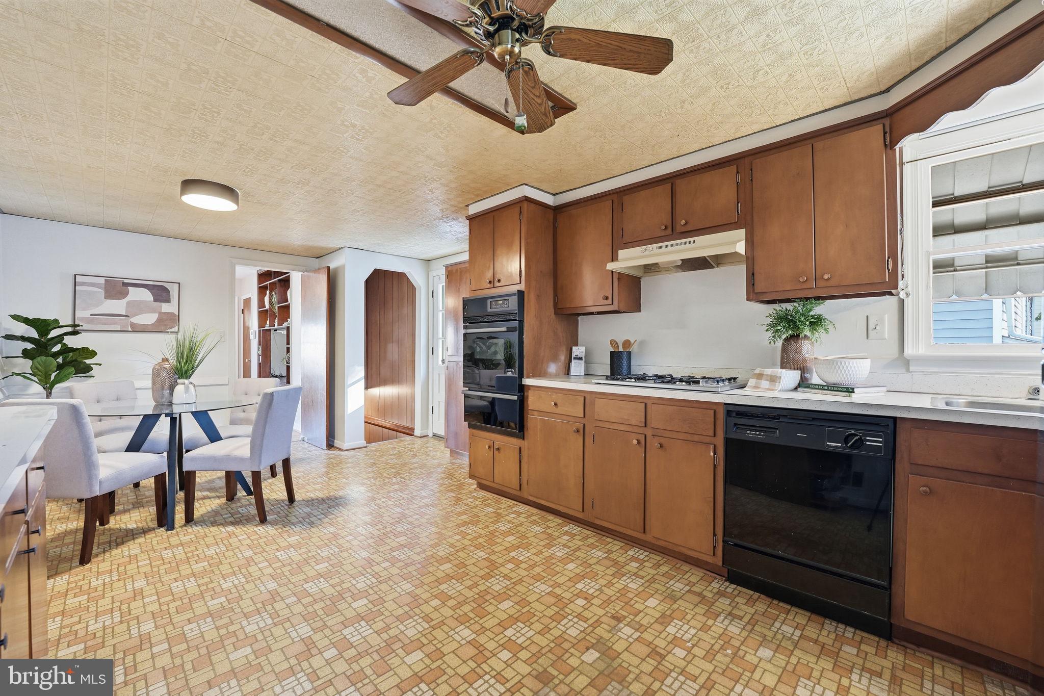 TEMPLETON MANOR - Residential