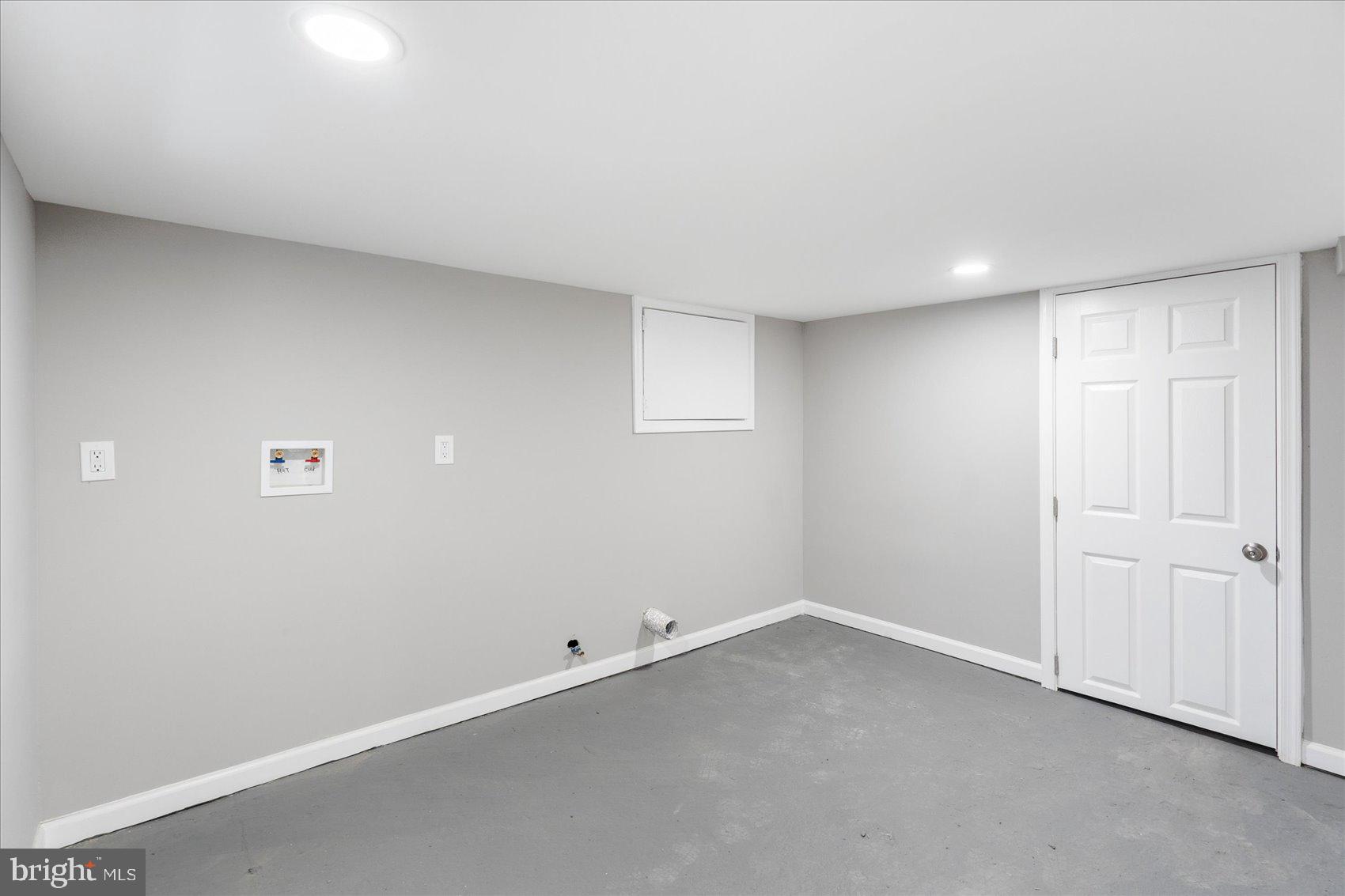 WINDSOR HILLS - Residential