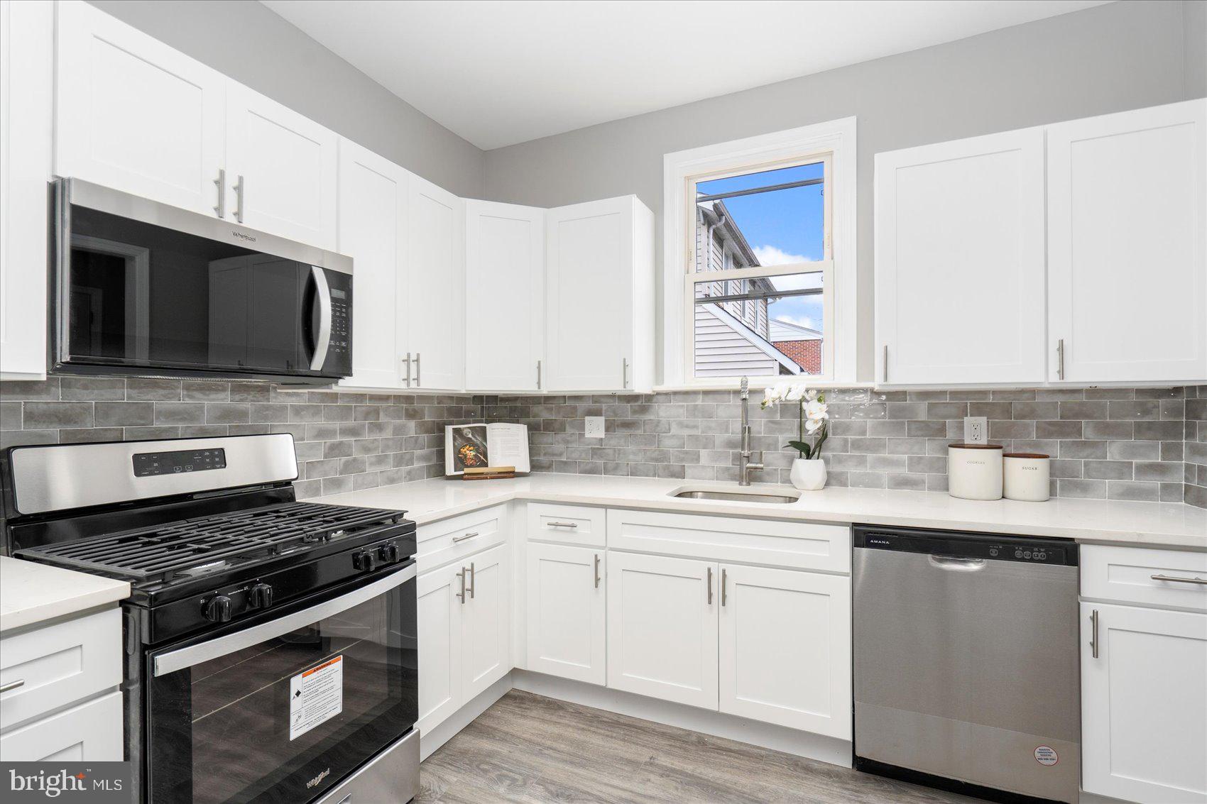 WINDSOR HILLS - Residential