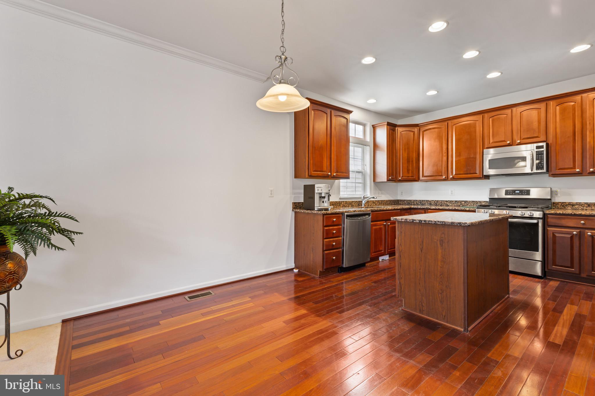 LORTON OVERLOOK - Residential Lease