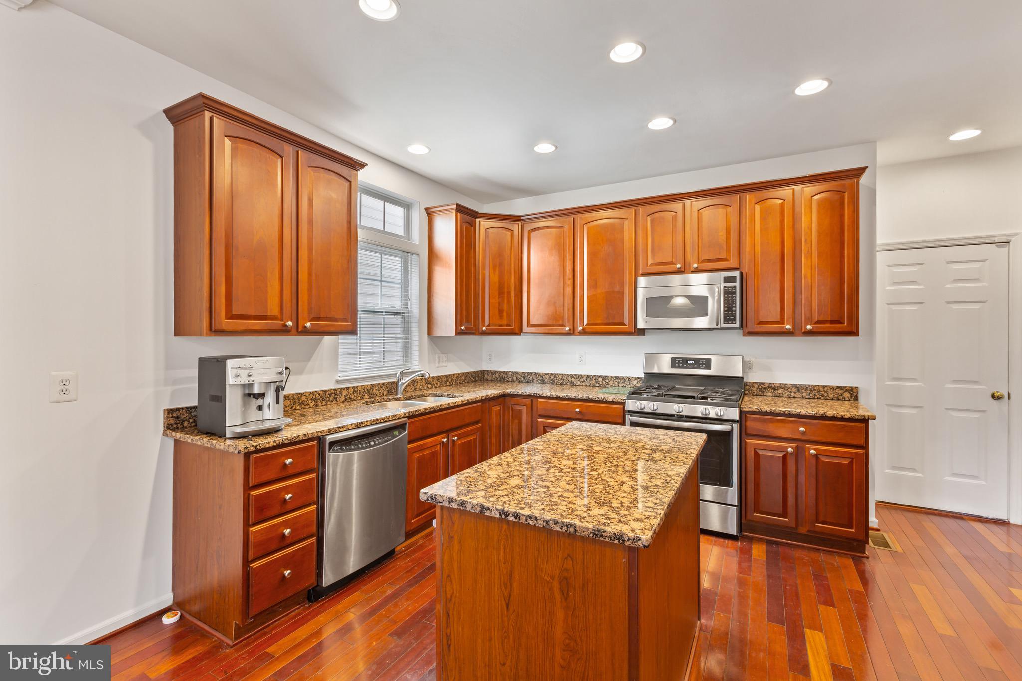 LORTON OVERLOOK - Residential Lease