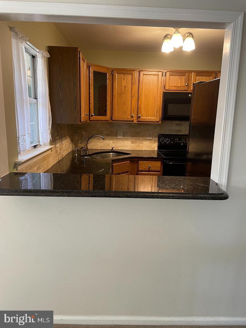 VILLAGE SHIRES - Residential Lease