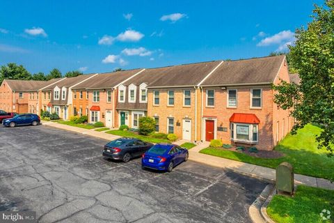 Photo of 15835 Crabbs Branch Way #5-B, DERWOOD, MD 20855 (MLS # MDMC2203758)