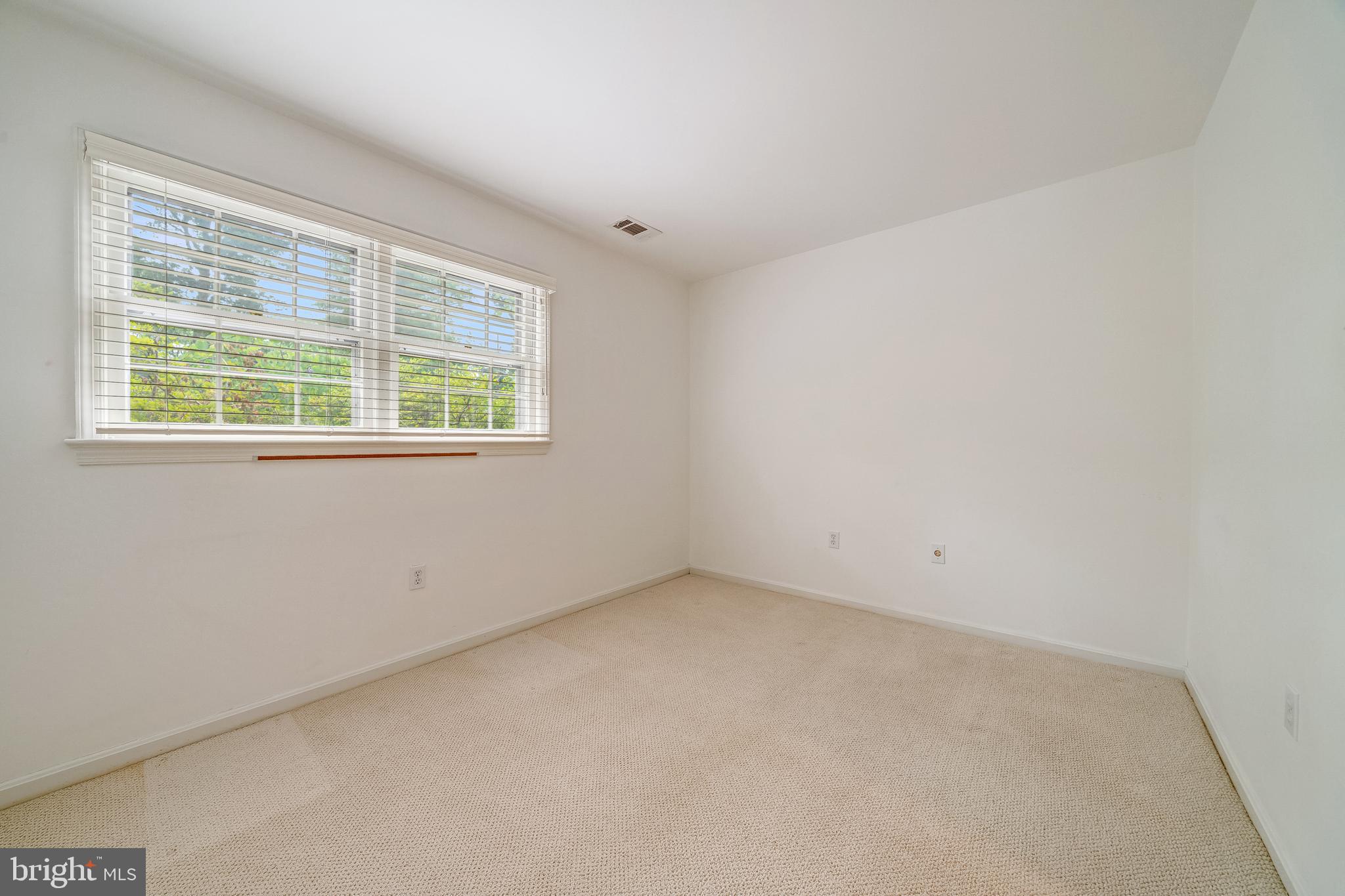 MC LEAN HAMLET - Residential Lease