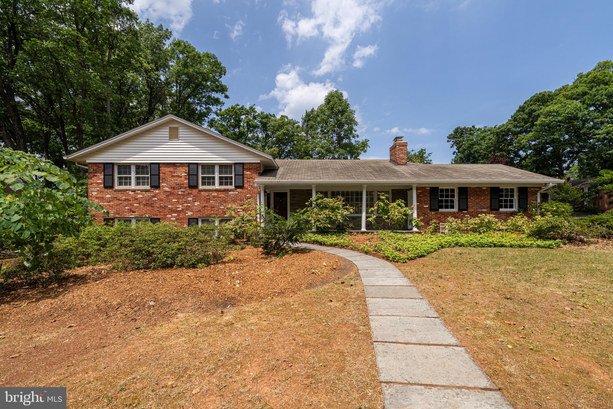 MC LEAN HAMLET - Residential Lease