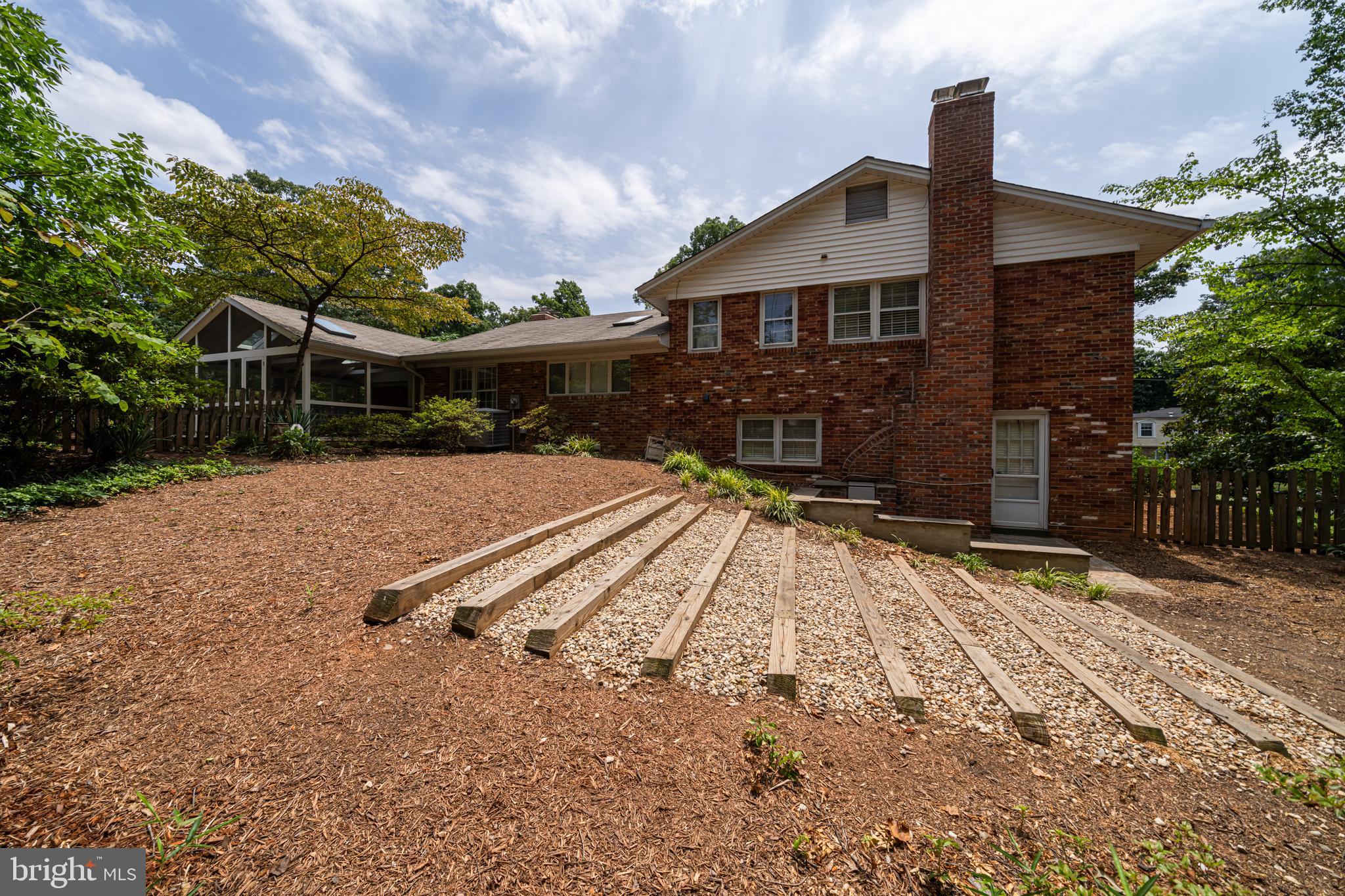 MC LEAN HAMLET - Residential Lease