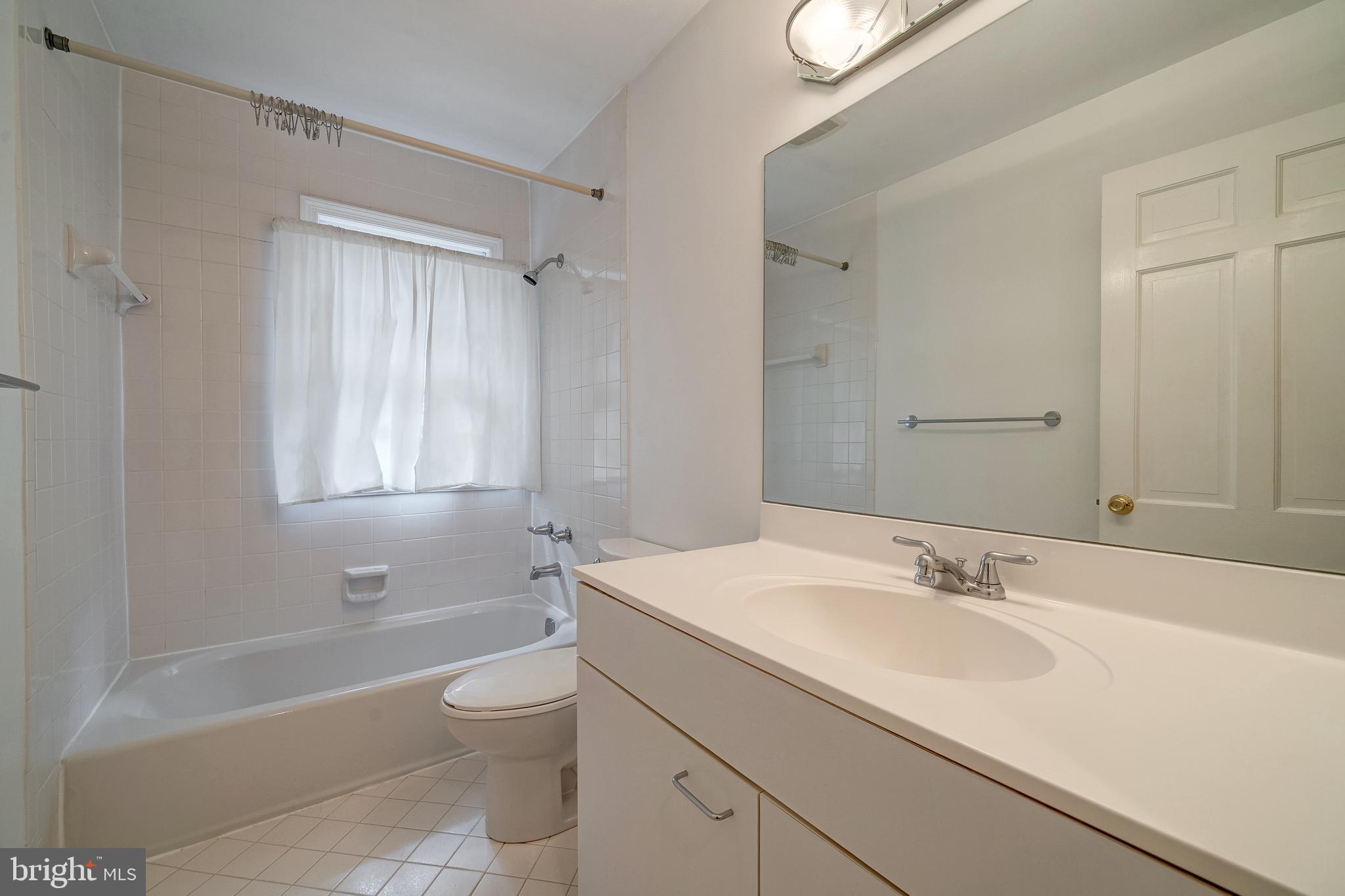 MC LEAN HAMLET - Residential Lease