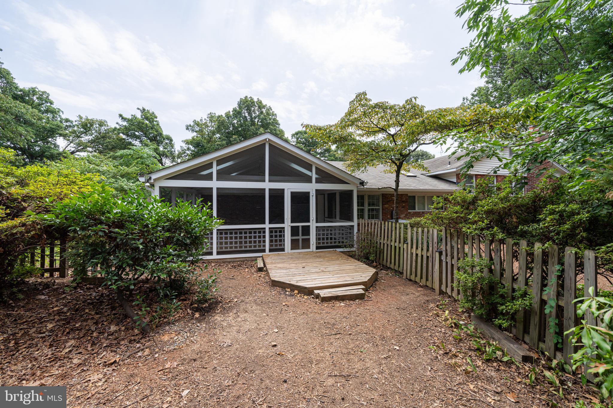 MC LEAN HAMLET - Residential Lease