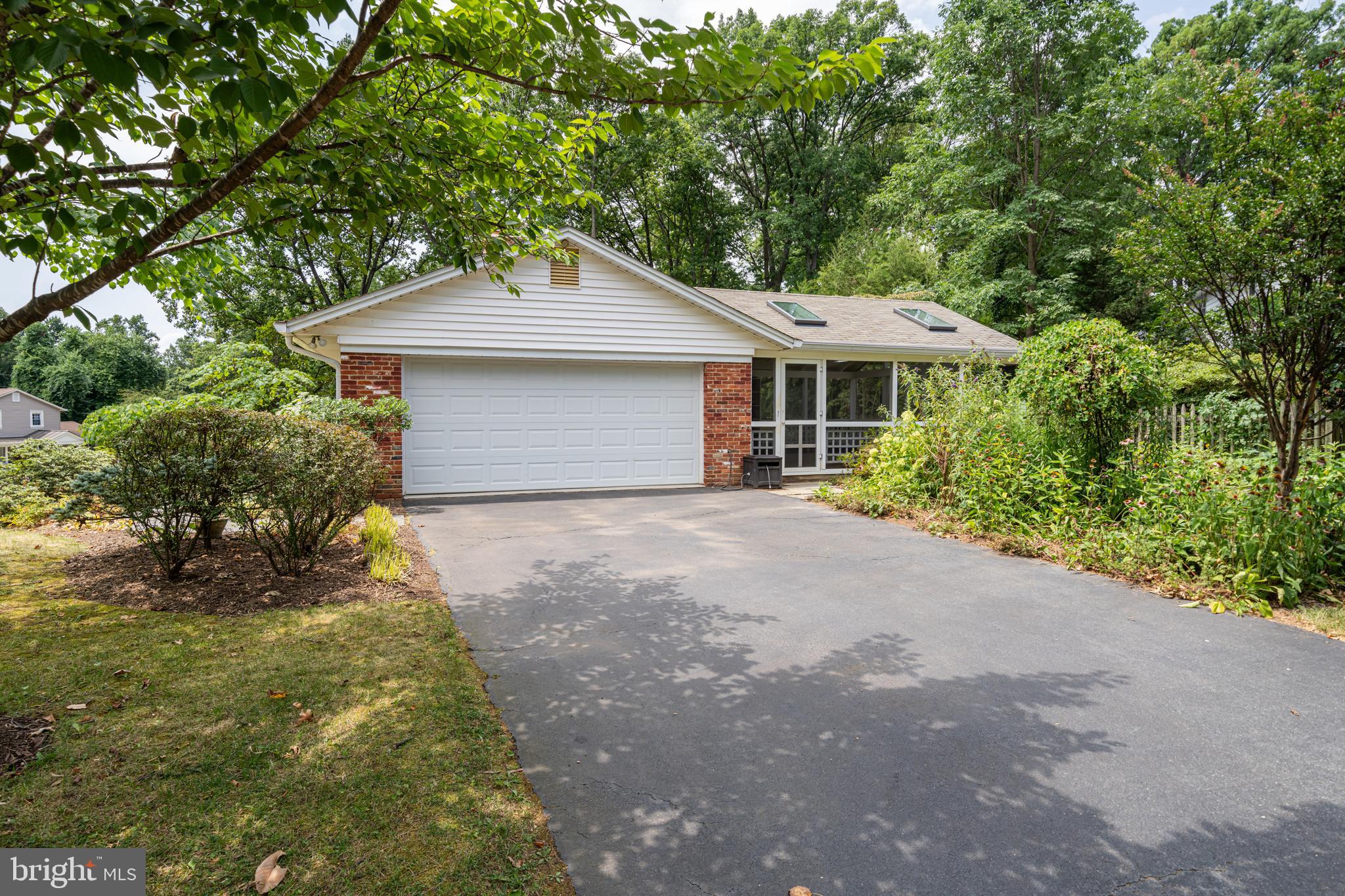 MC LEAN HAMLET - Residential Lease