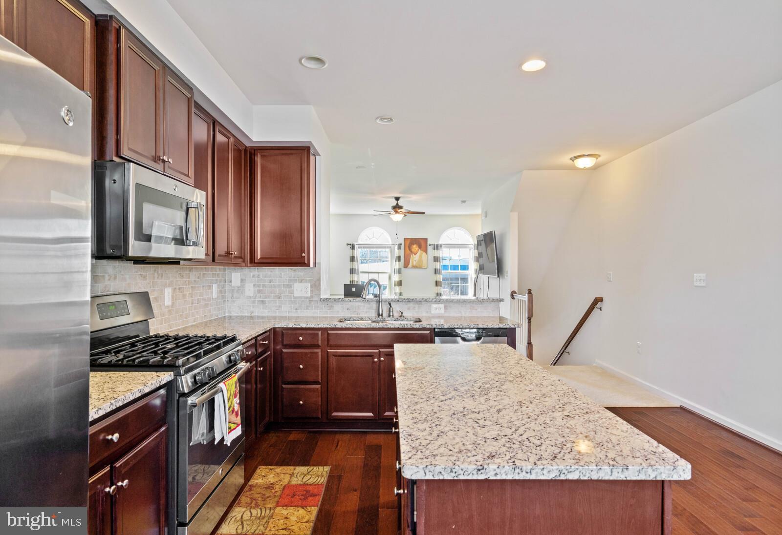 FEATHERSTONE STATION CONDOMINIUMS - Residential