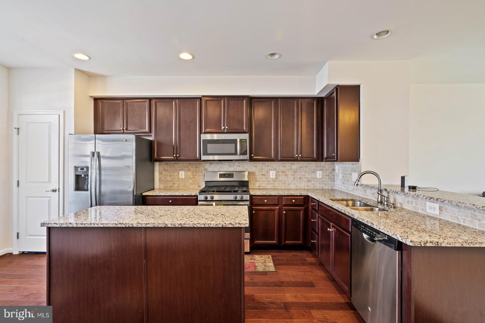 FEATHERSTONE STATION CONDOMINIUMS - Residential