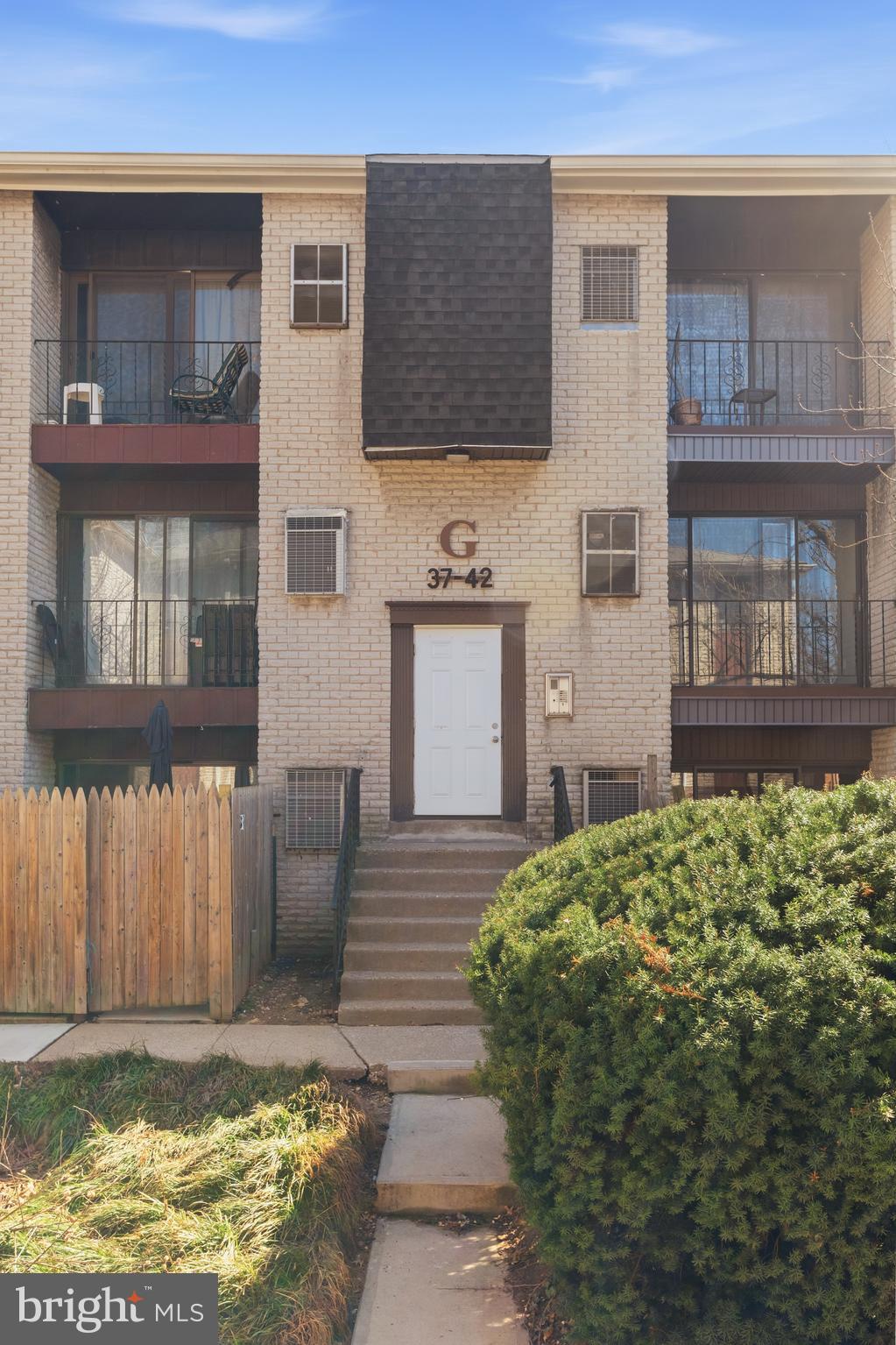 BENTLEY SQUARE - Residential