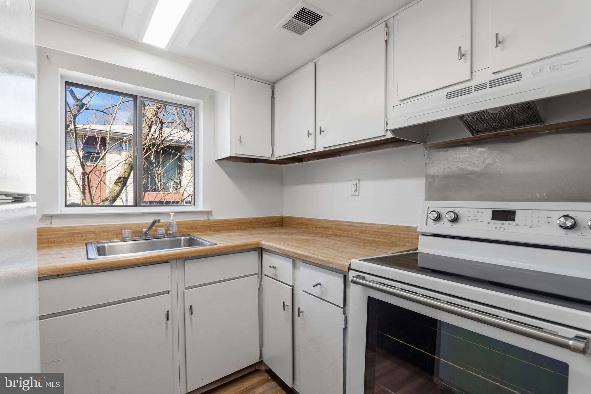 BENTLEY SQUARE - Residential