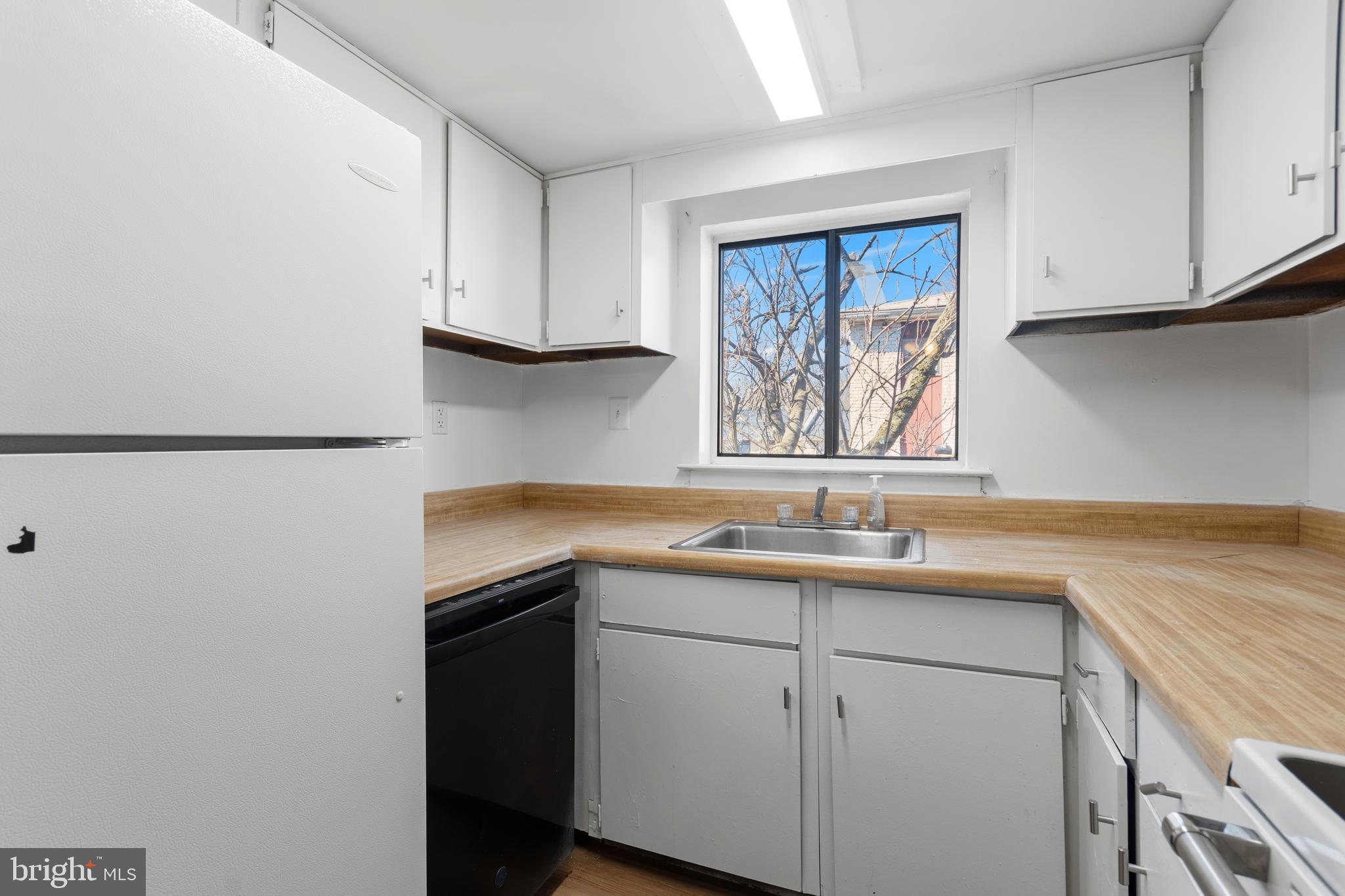 BENTLEY SQUARE - Residential