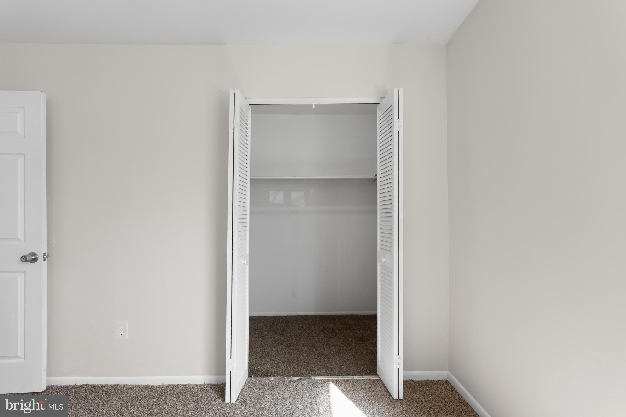 BENTLEY SQUARE - Residential