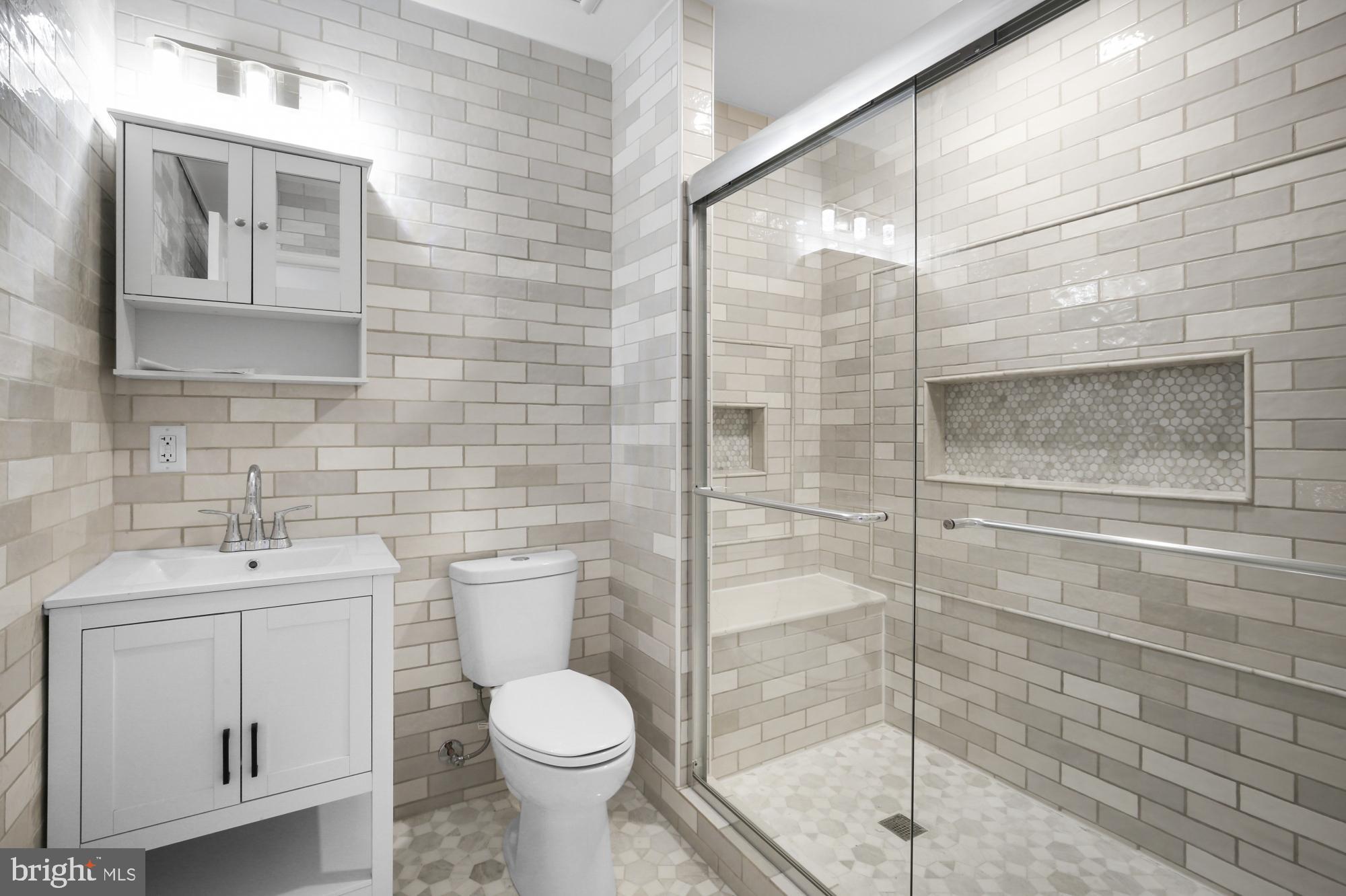 PORT RICHMOND - Residential Lease