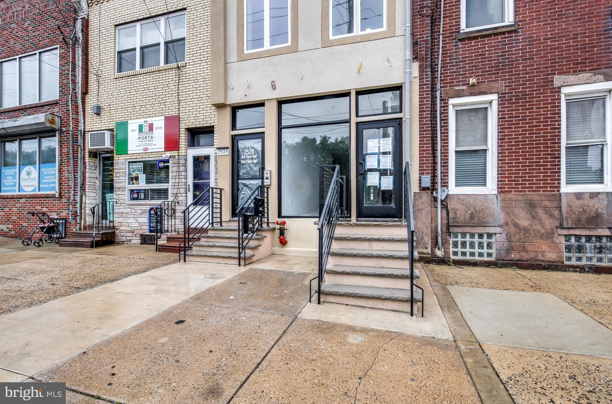 PORT RICHMOND - Residential Lease