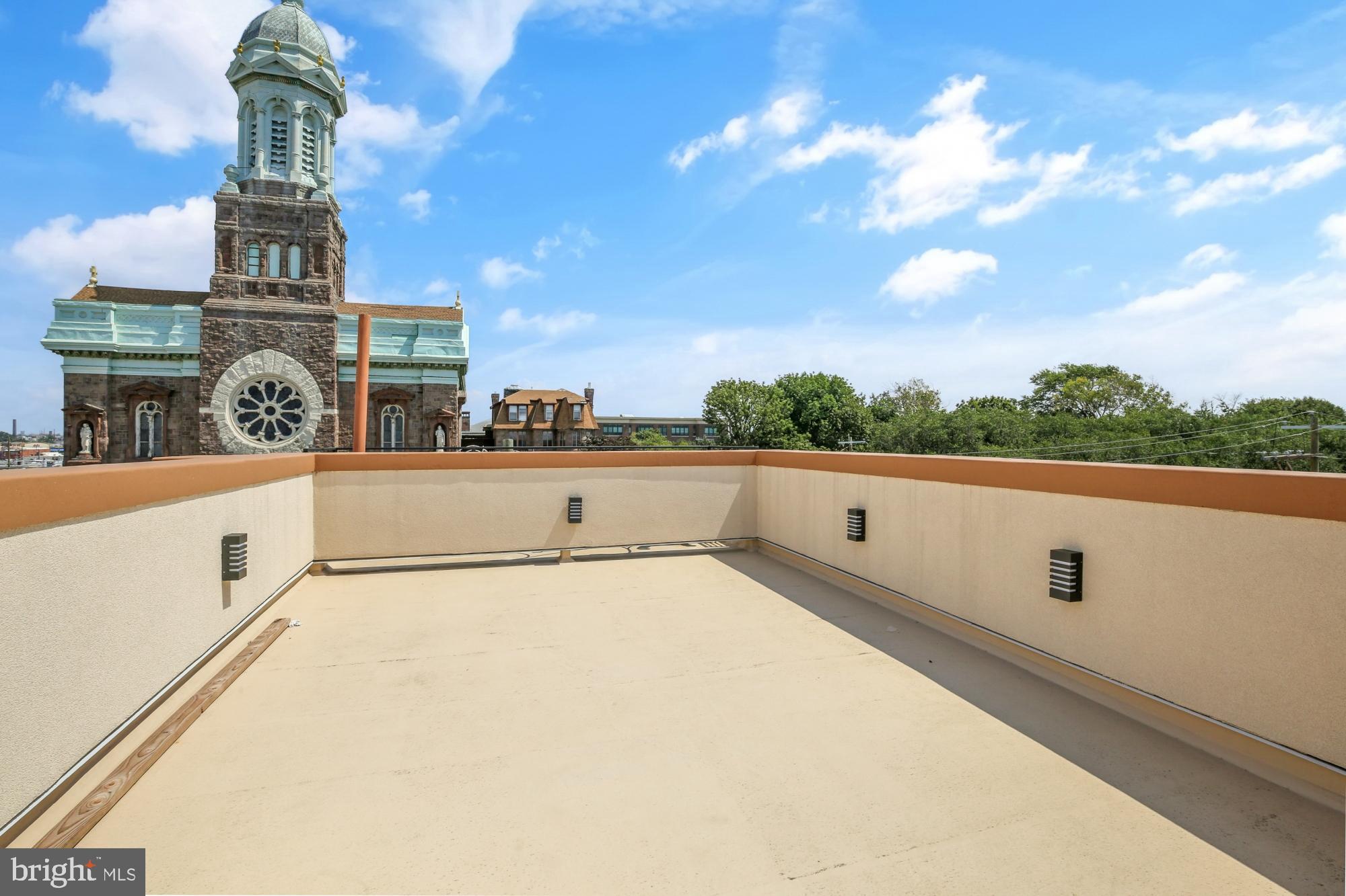 PORT RICHMOND - Residential Lease