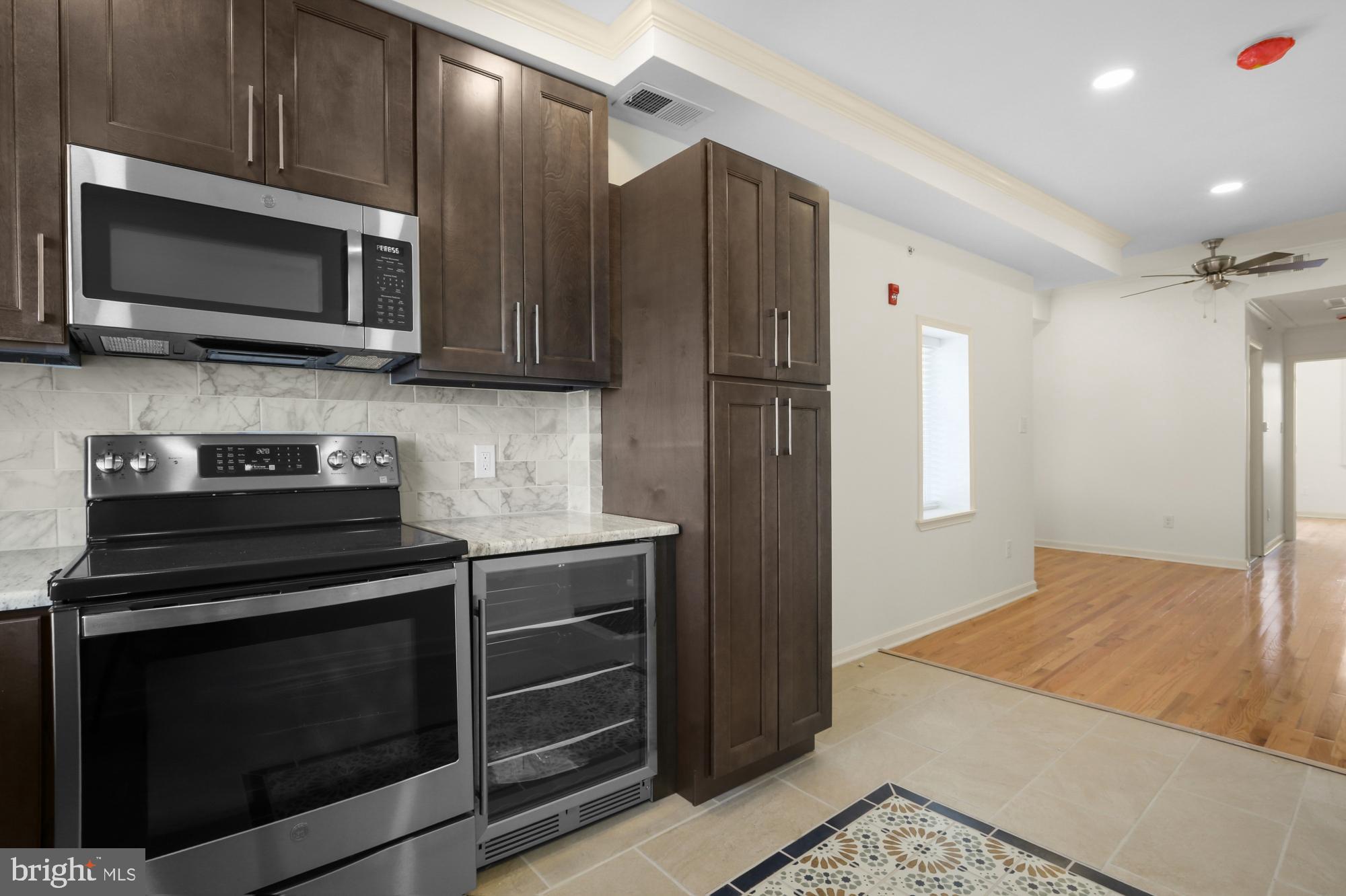 PORT RICHMOND - Residential Lease