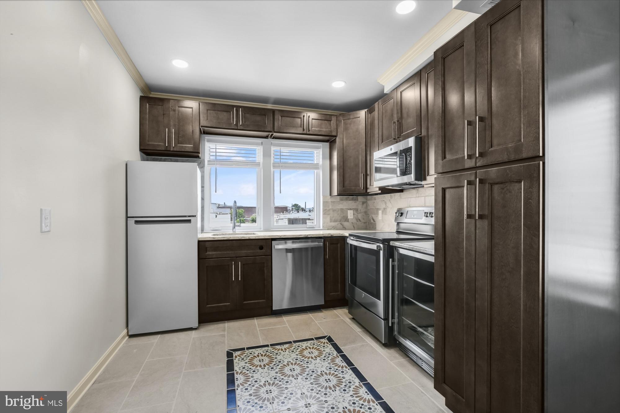 PORT RICHMOND - Residential Lease