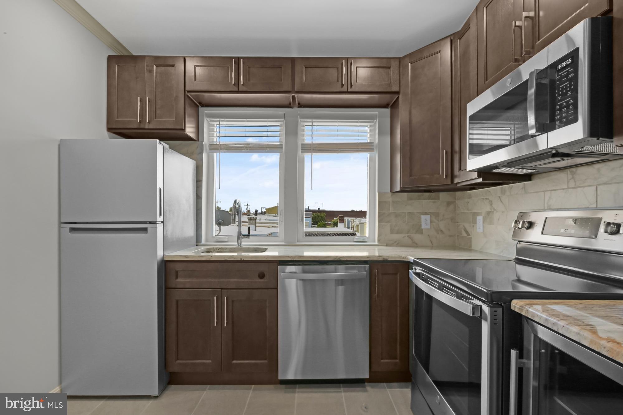 PORT RICHMOND - Residential Lease