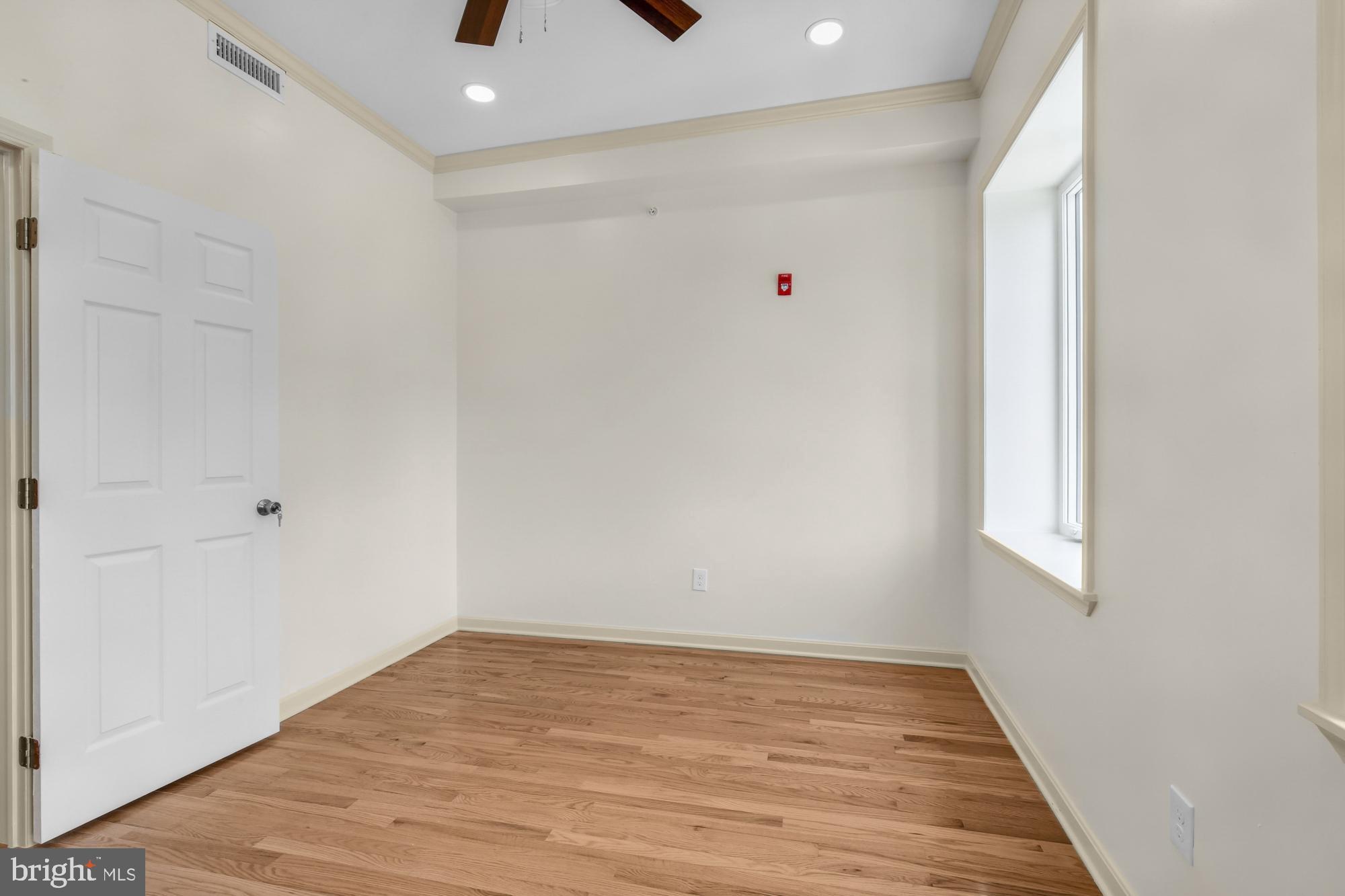 PORT RICHMOND - Residential Lease