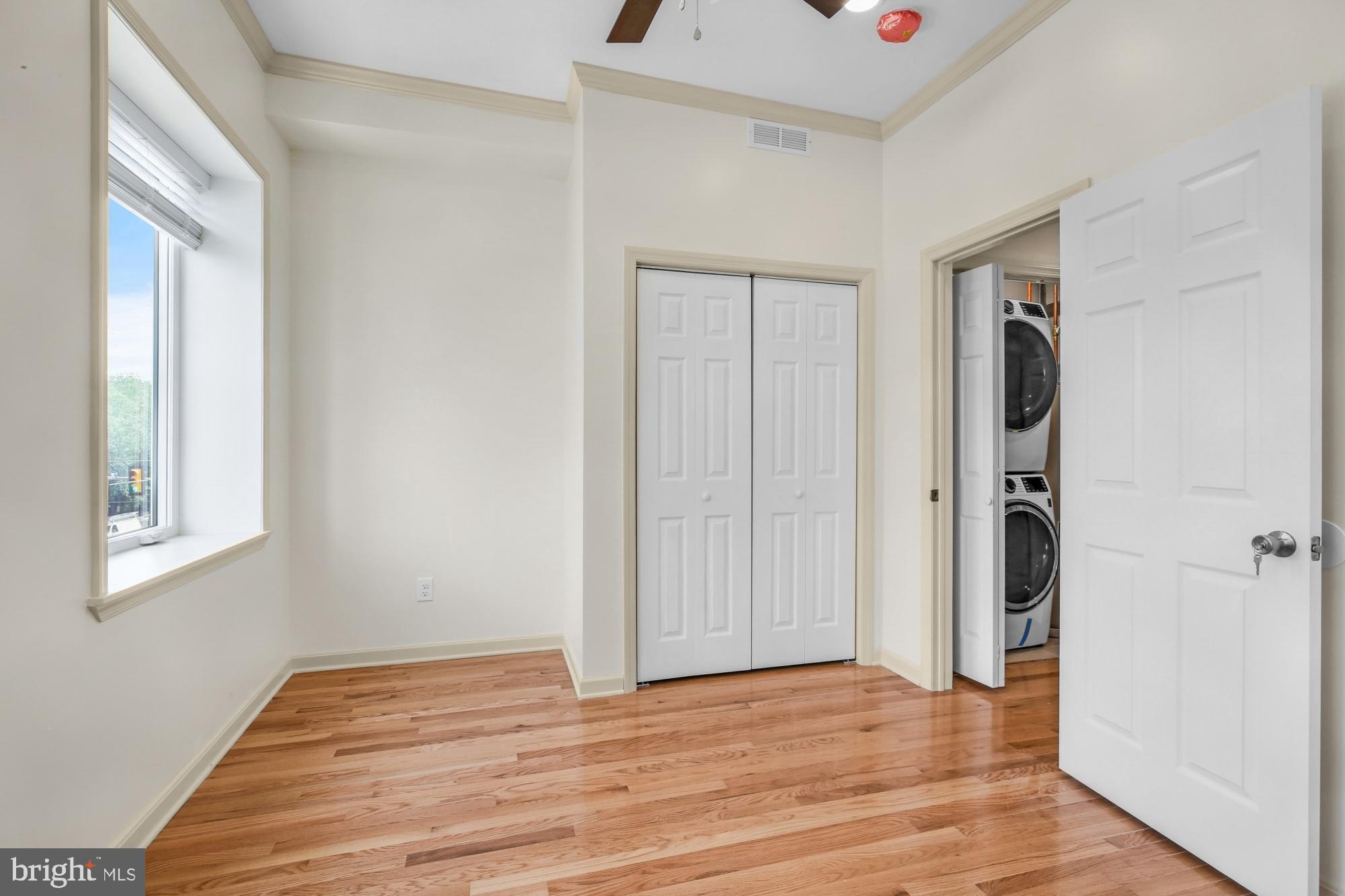 PORT RICHMOND - Residential Lease