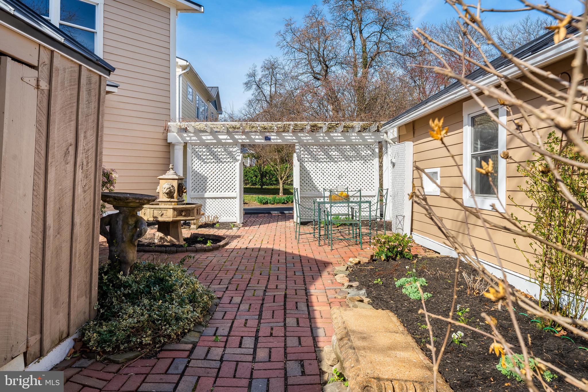 LEESBURG TOWN - Residential