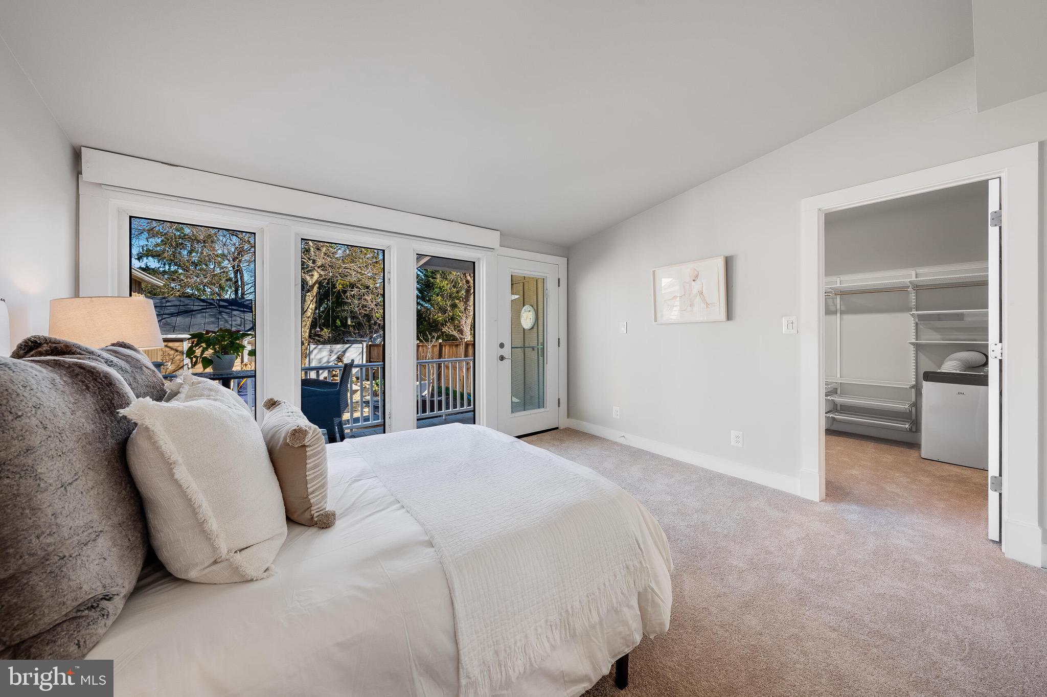 LEESBURG TOWN - Residential