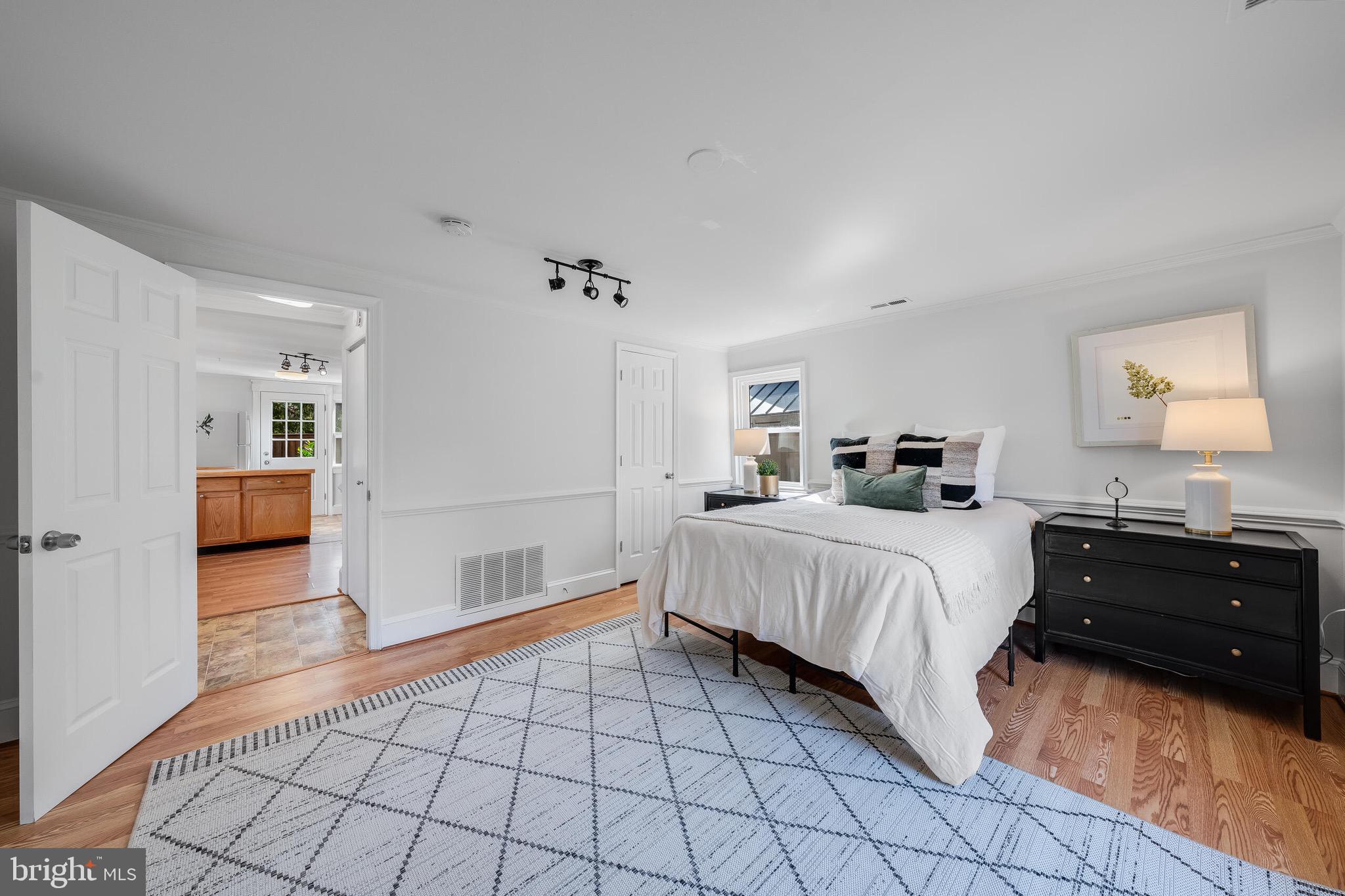 LEESBURG TOWN - Residential