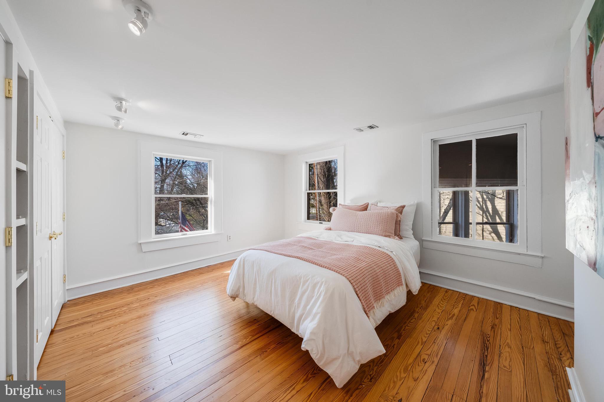 LEESBURG TOWN - Residential