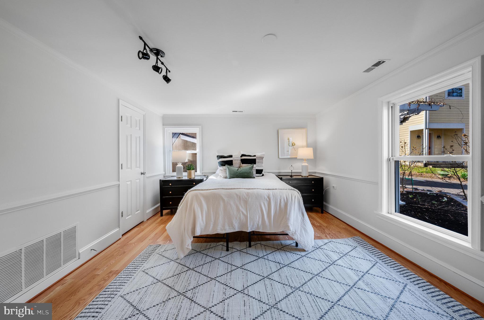 LEESBURG TOWN - Residential