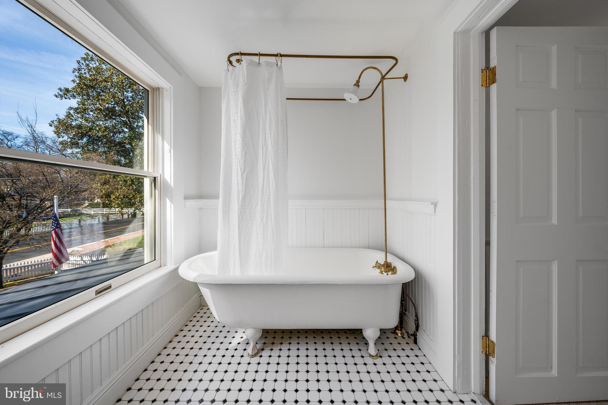 LEESBURG TOWN - Residential