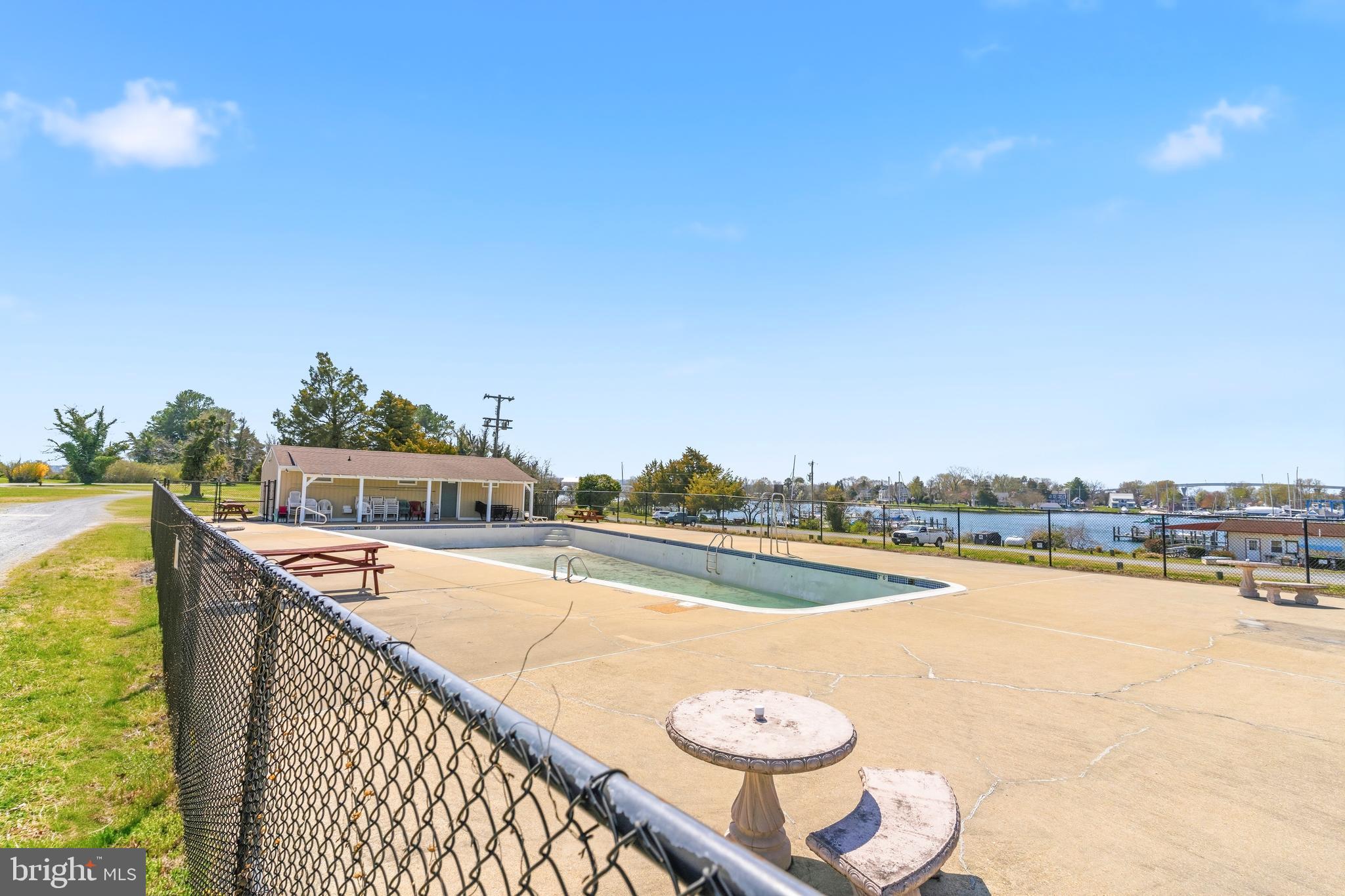 MILL CREEK CONDOMINIUMS - Residential