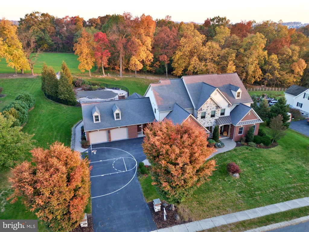 Photo of 35 Cobble Lane, ELIZABETHTOWN, PA 17022 (MLS # PALA2057998)