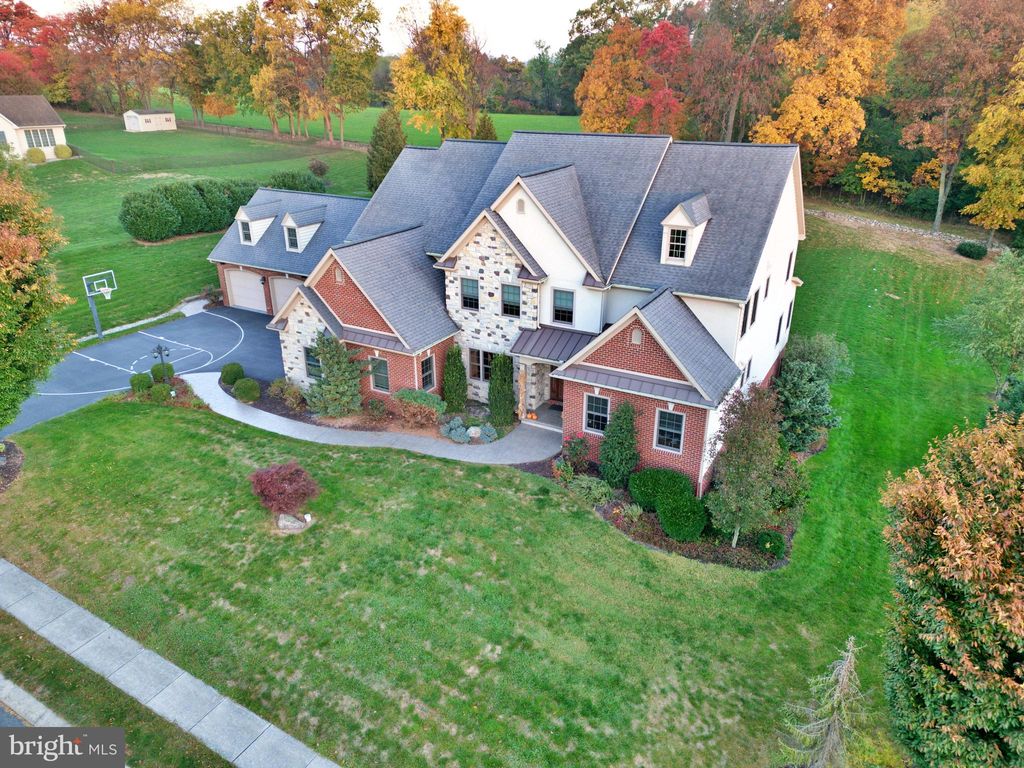 Photo of 35 Cobble Lane, ELIZABETHTOWN, PA 17022 (MLS # PALA2057998)