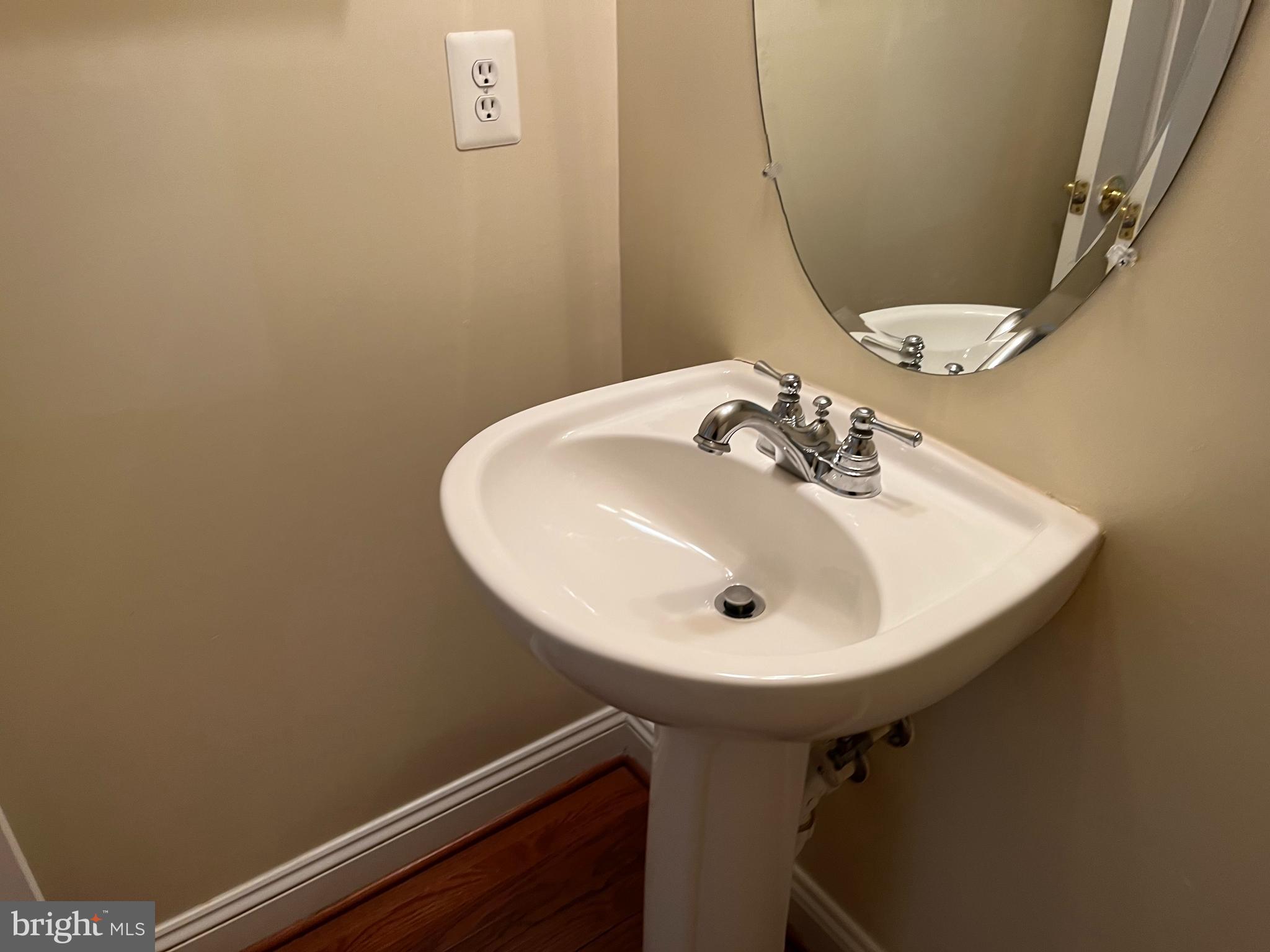 ALCOVA HEIGHTS - Residential Lease