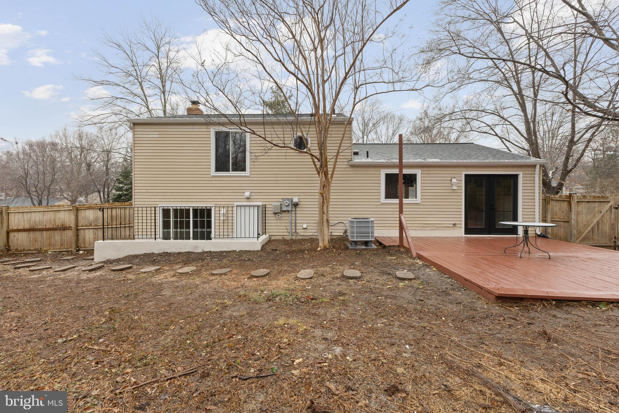 COUNTRY CLUB LAKE - Residential