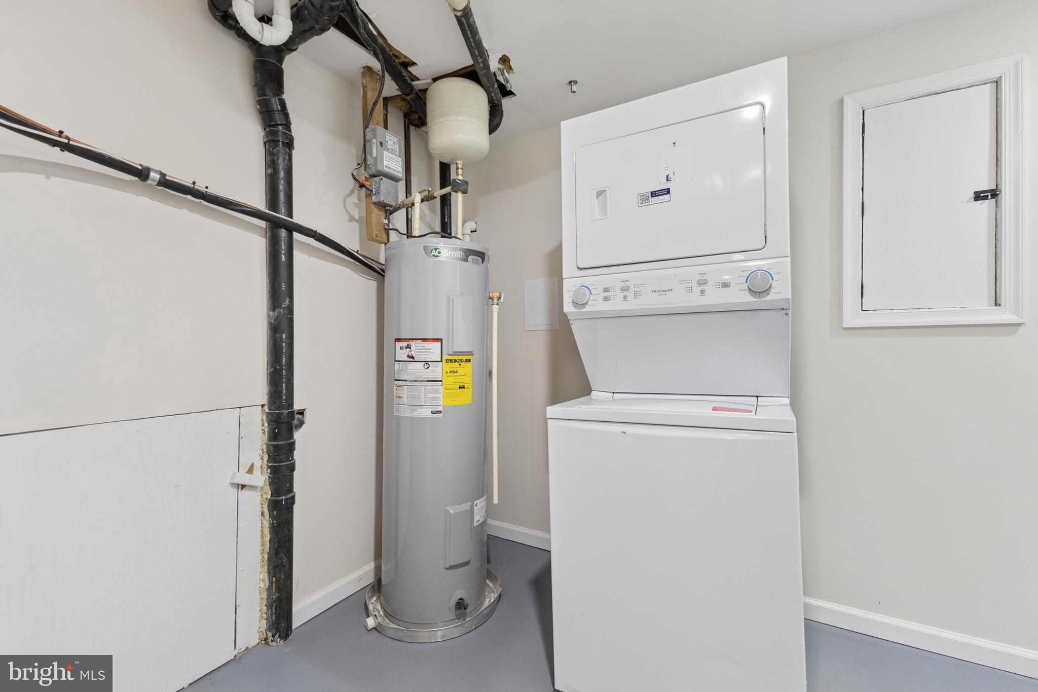 COUNTRY CLUB LAKE - Residential