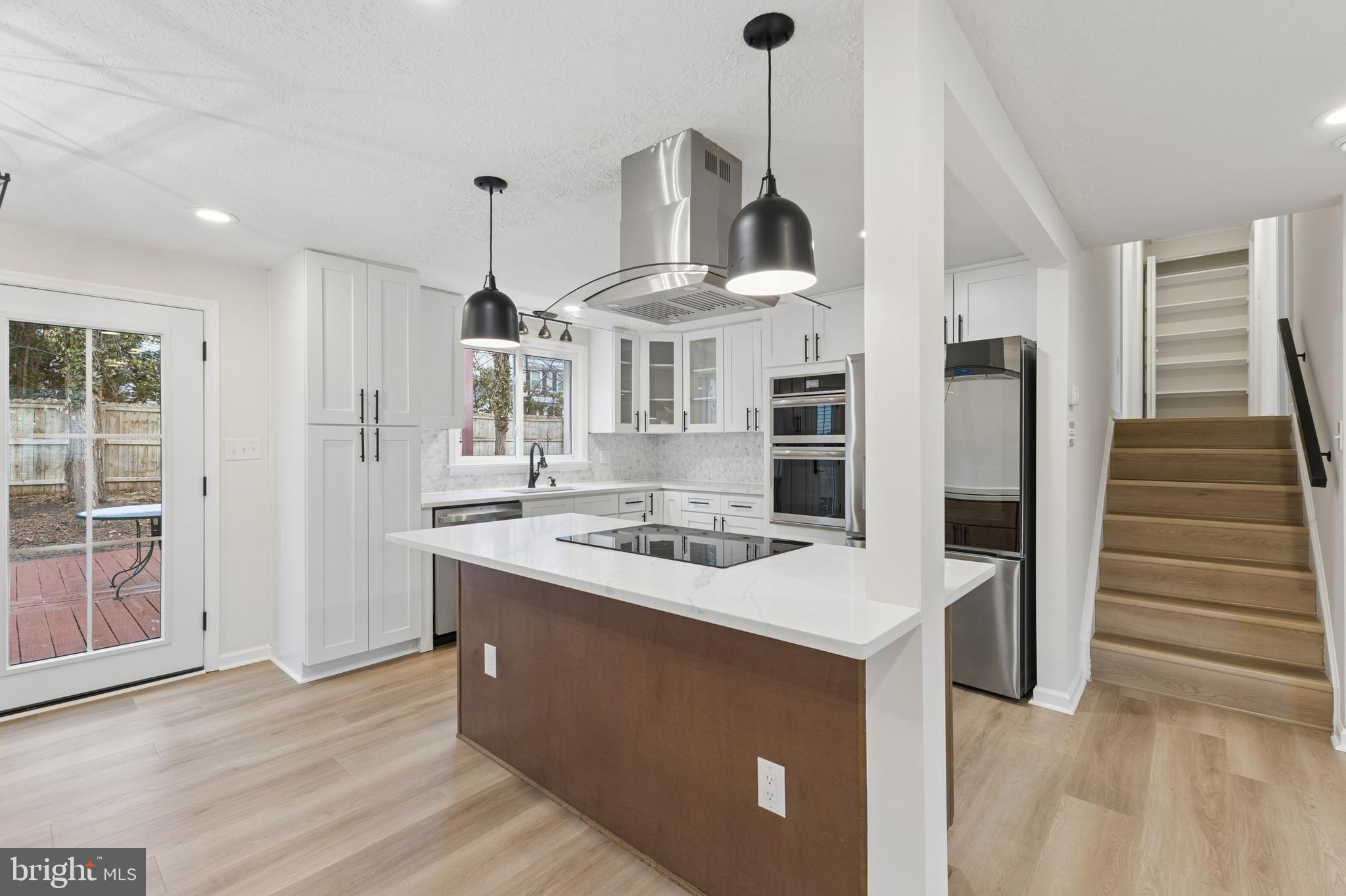 COUNTRY CLUB LAKE - Residential