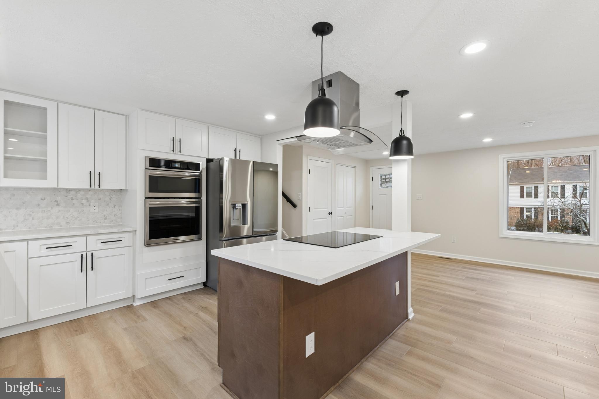 COUNTRY CLUB LAKE - Residential